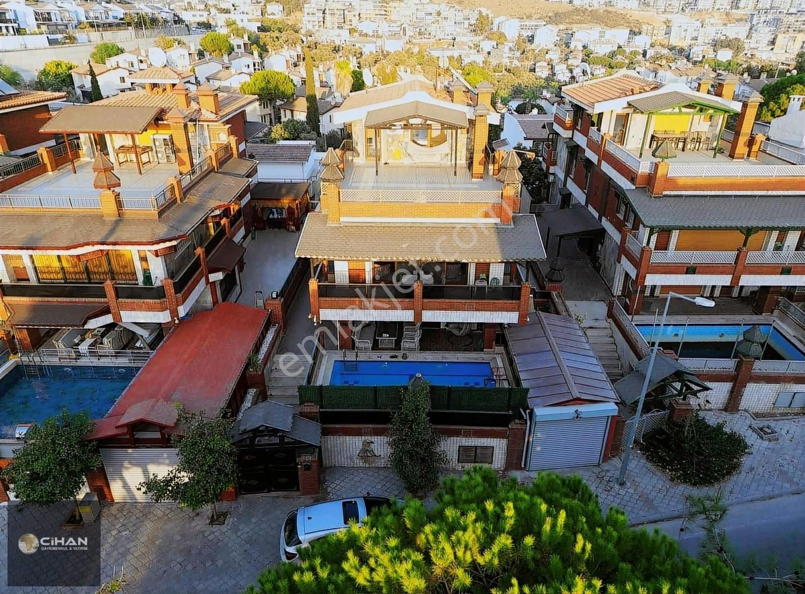 Kuşadası Kadınlar Denizi Satılık Villa Kuşadası Kadınlar Denizi'nde Deniz Manzaralı Net 400m2 Villa