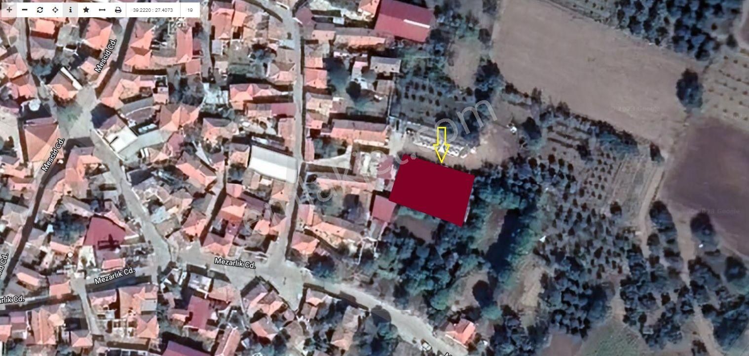 Bergama Göçbeyli Satılık Konut İmarlı  BERGAMA GÖÇBEYLİ'DE KÖY İÇİNDE 780 m2, İÇİNDE EV OLAN, İMARLI ARSA