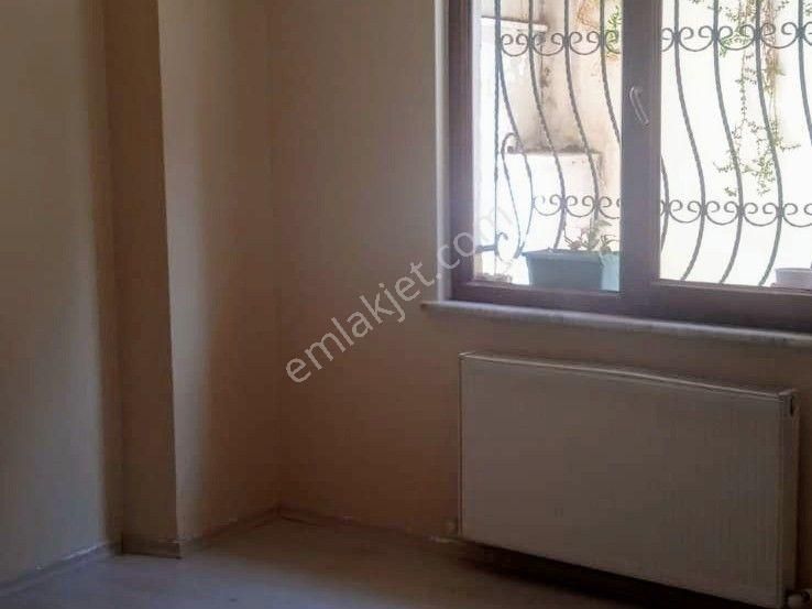 Maltepe Zümrütevler Kiralık Daire ZÜMRÜTEVLERDE GENİŞ 1+1 BAHÇELİ DAİRE 