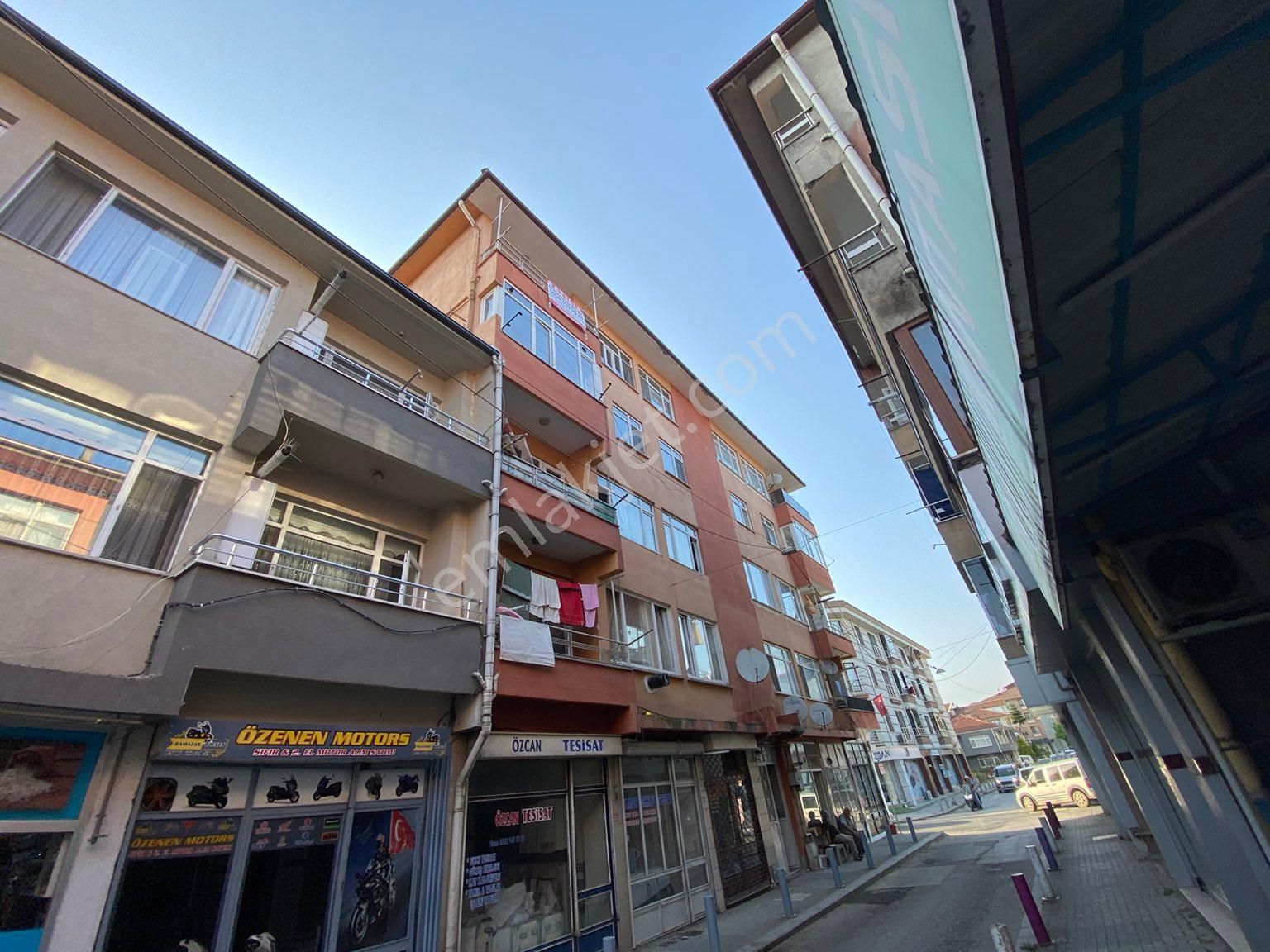 Düzce Merkez Şerefiye Satılık Daire  AKMANOĞLU EMLAK'TAN SATILIK 2+1 SATILIK DAİRE EŞYALI 100 M2