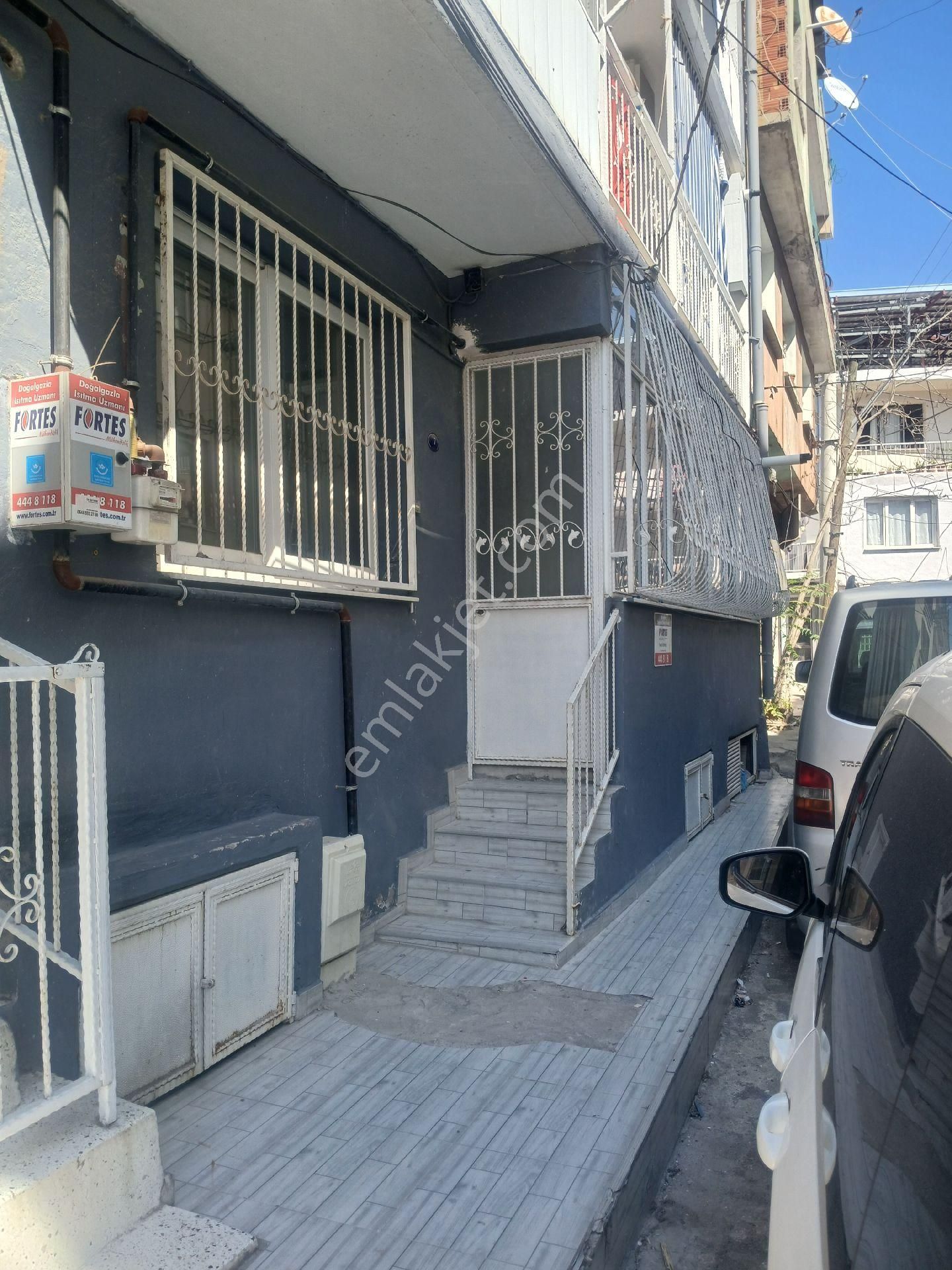 Karabağlar Sarıyer Kiralık Daire karabaglar Sarıyer merkezi yerde markete durakları yakın 