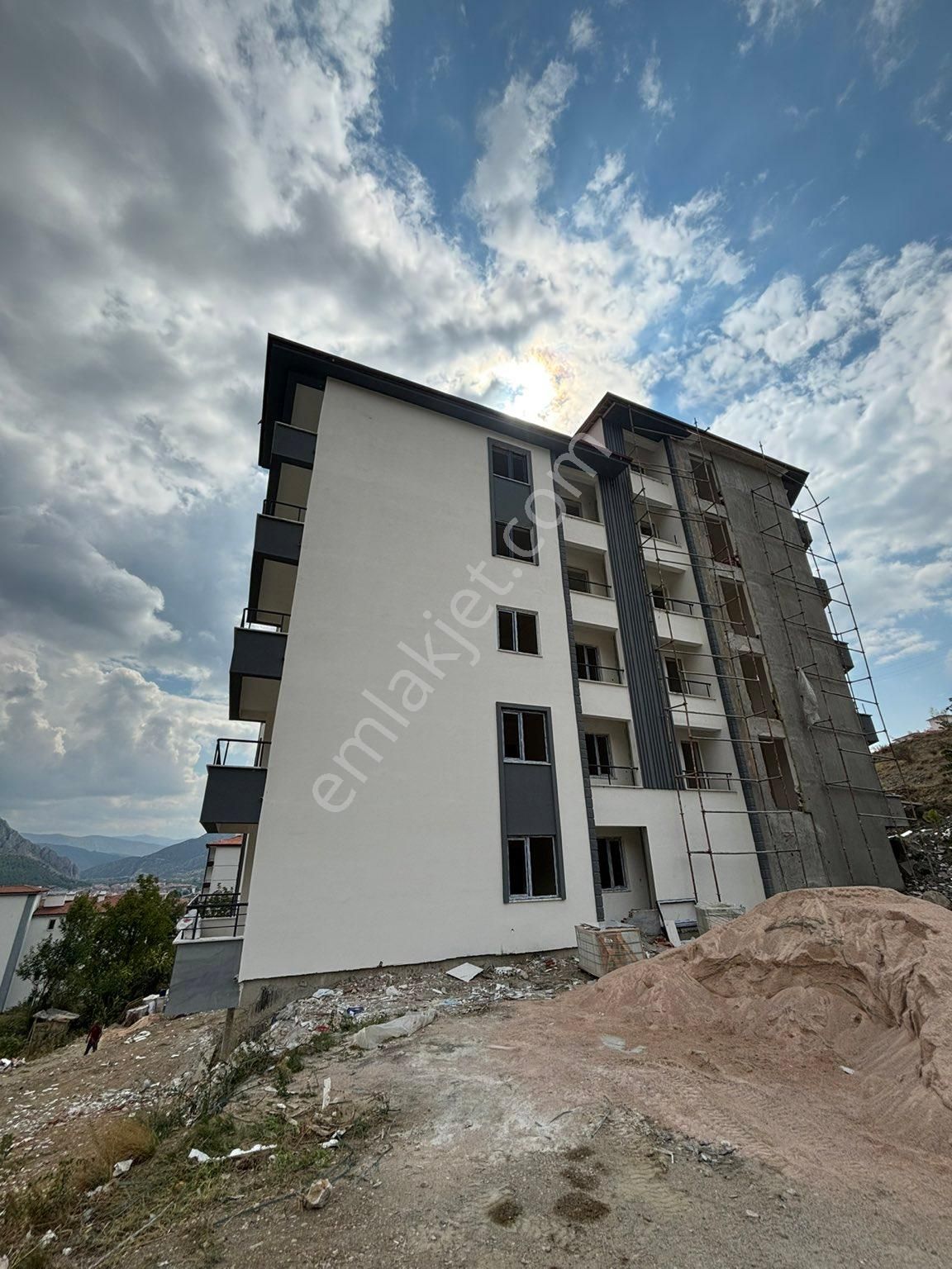 Amasya Merkez Şeyhcui Satılık Daire ŞEYHCUİ MAHALLESİ FATİH İLKOKULU YANI SATILIK 2+1 DAİRE