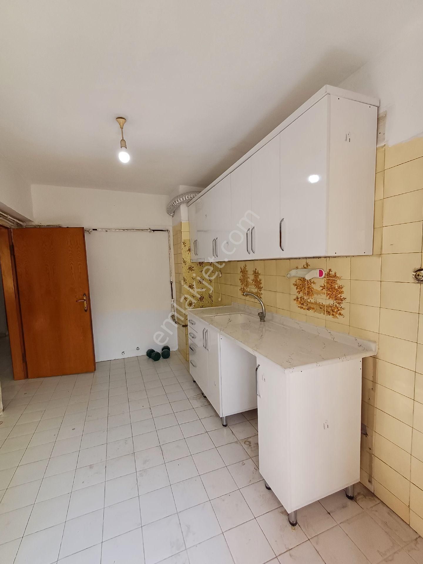 Yenimahalle Ragıp Tüzün Kiralık Daire YEŞİLOĞLU EMLAKTAN YENİMAHALLE MERKEZDE METRO YAKINIINDA KATTA 3+1 BAKIMLI DAİRE 