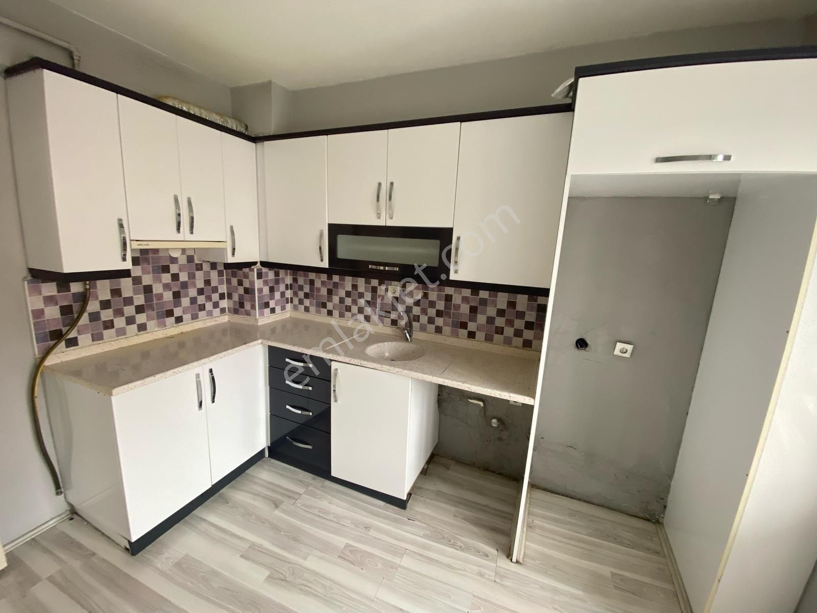 Furkan Emlak'tan Sayitbey Mevkisinde 2+1 3.kat 110m2 Doğalgazlı Kiralık Daire