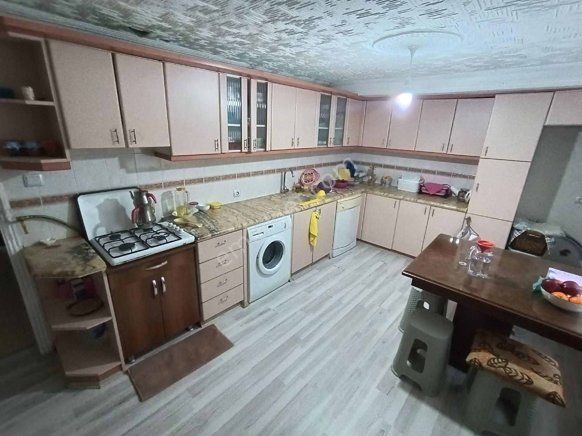 İlkadım Kadıköy Satılık Daire FURKAN EMLAKTAN KADIKÖY MEVKİSİNDE 3+1 3.KAT TERASLI 150M2 SATILIK FIRSAT DAİRE