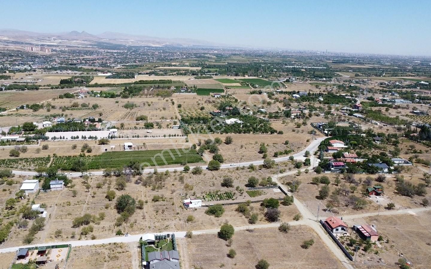 Meram Gödene Satılık Bağ & Bahçe Meram Gödene Yola Yakın Satlık Tarla / Bağ Yanında Evler Var