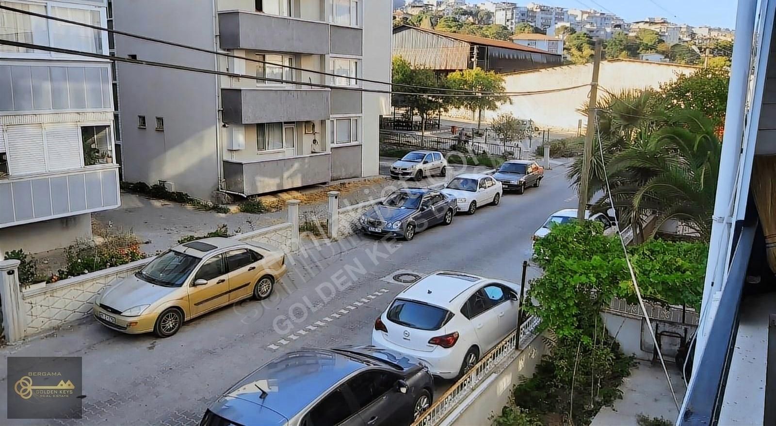 Bergama Bahçelievler Satılık Daire BAYRAKLI PARK/C.TESİ PAZARI MEVKİİ BAHÇELİEVLER MAH.3+1 SATILIK