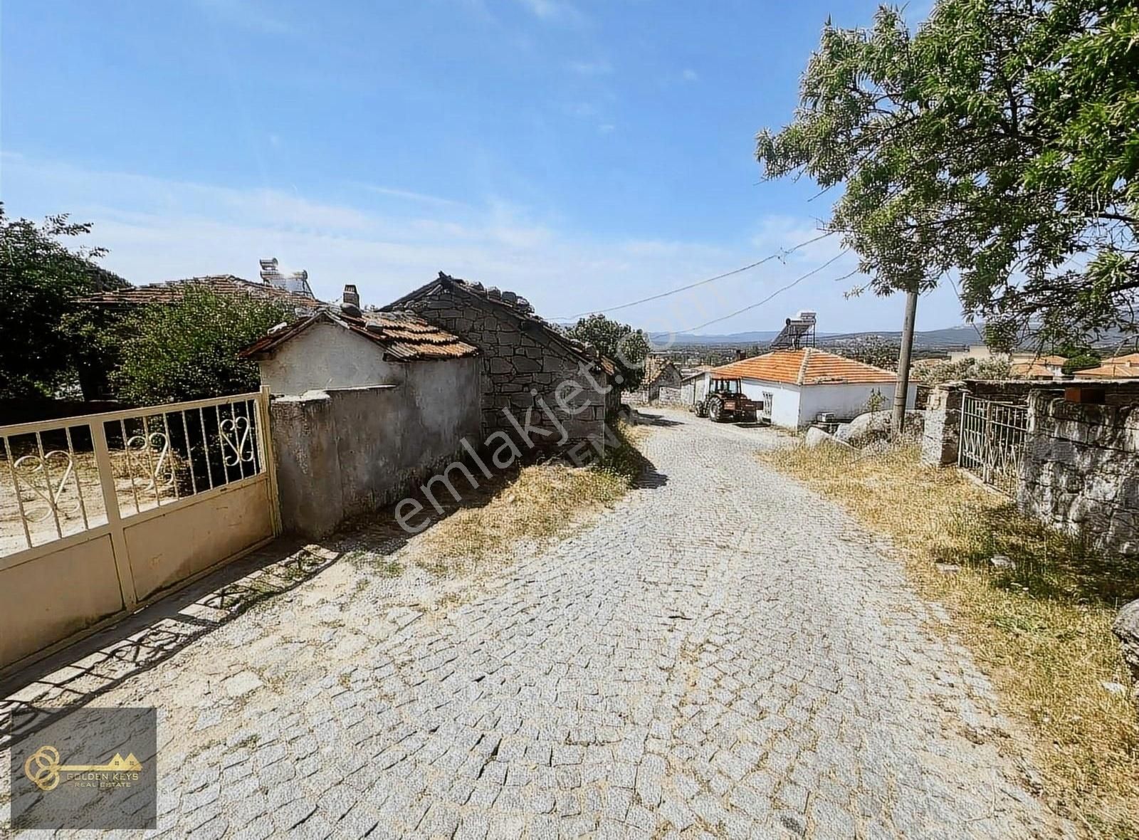 Bergama Çamavlu Satılık Müstakil Ev İzmir Bergama KOZAKTA Satılık Taş Ev