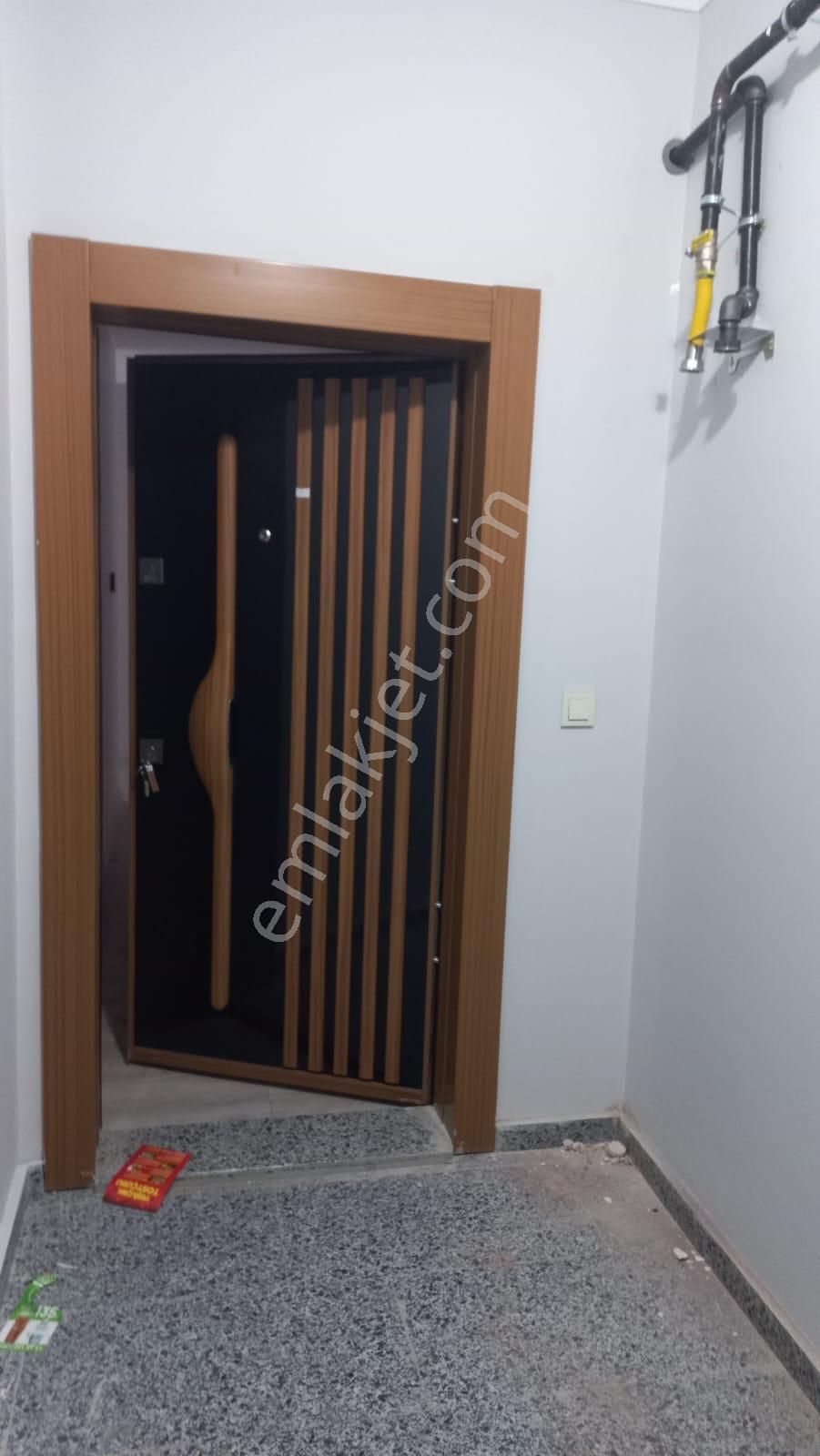 Rize Merkez Müftü Kiralık Daire  Rize Müftü mh.Emniyet yanı 3.kat-140.m2-Üç Cepheli-3+1-Kiralık