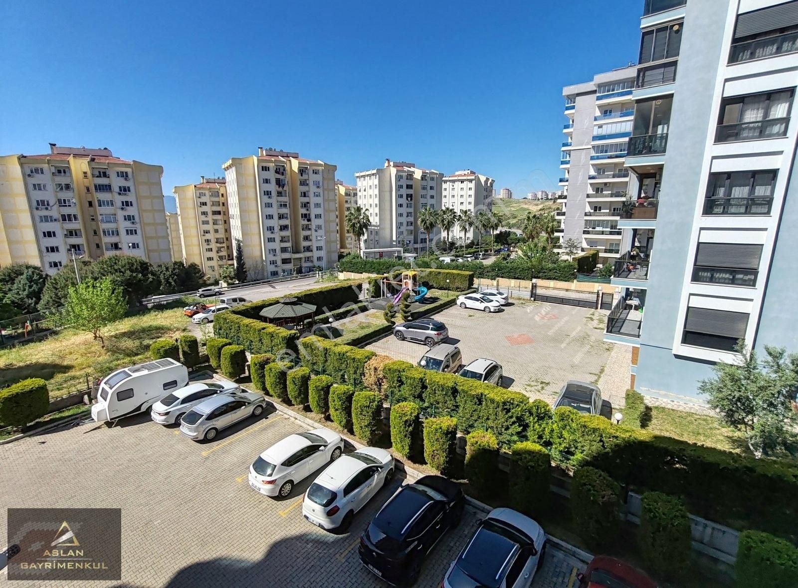 Karşıyaka Zübeyde Hanım Satılık Daire ORMAN VE PARK MANZARALI ÇİFT CEPHE OTOPARK SORUNSUZ ARAKAT 3+1