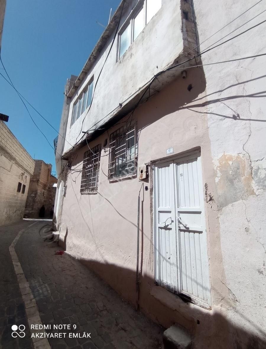 Eyyübiye Hakimdede Satılık Daire AKZİYARET EMLAK tan satılık 2+1 eski Urfa evi