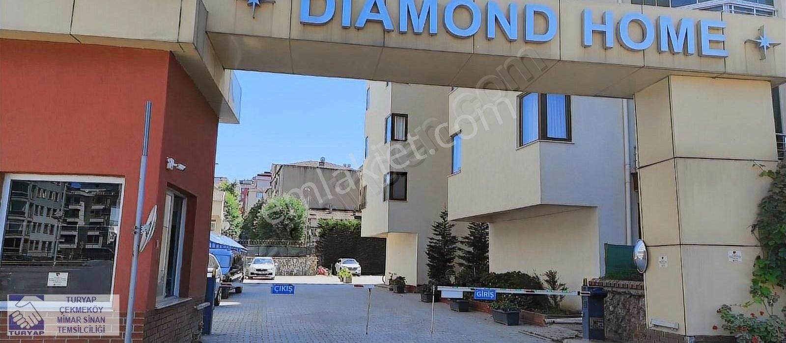 Çekmeköy Cumhuriyet Kiralık Daire A'dan Z'ye Komple Eşyalı 3+1 Havuzlu Site İçi 165m2