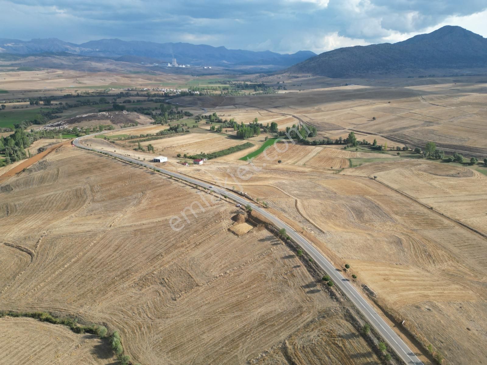Tufanbeyli İstiklal Mah. Konut İmarlı 575 M² Satılık Müstakil Tapulu Arsa - Görsel 9