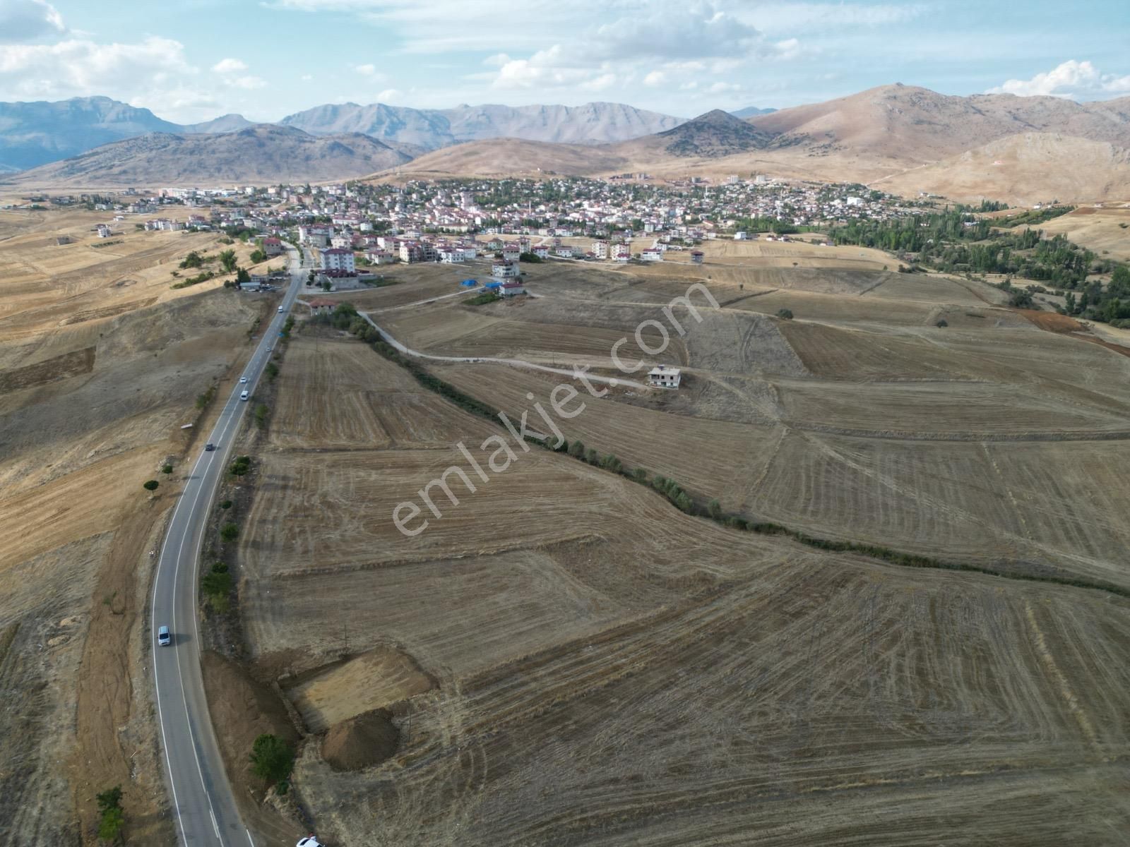 Tufanbeyli İstiklal Mah. Konut İmarlı 575 M² Satılık Müstakil Tapulu Arsa - Görsel 10