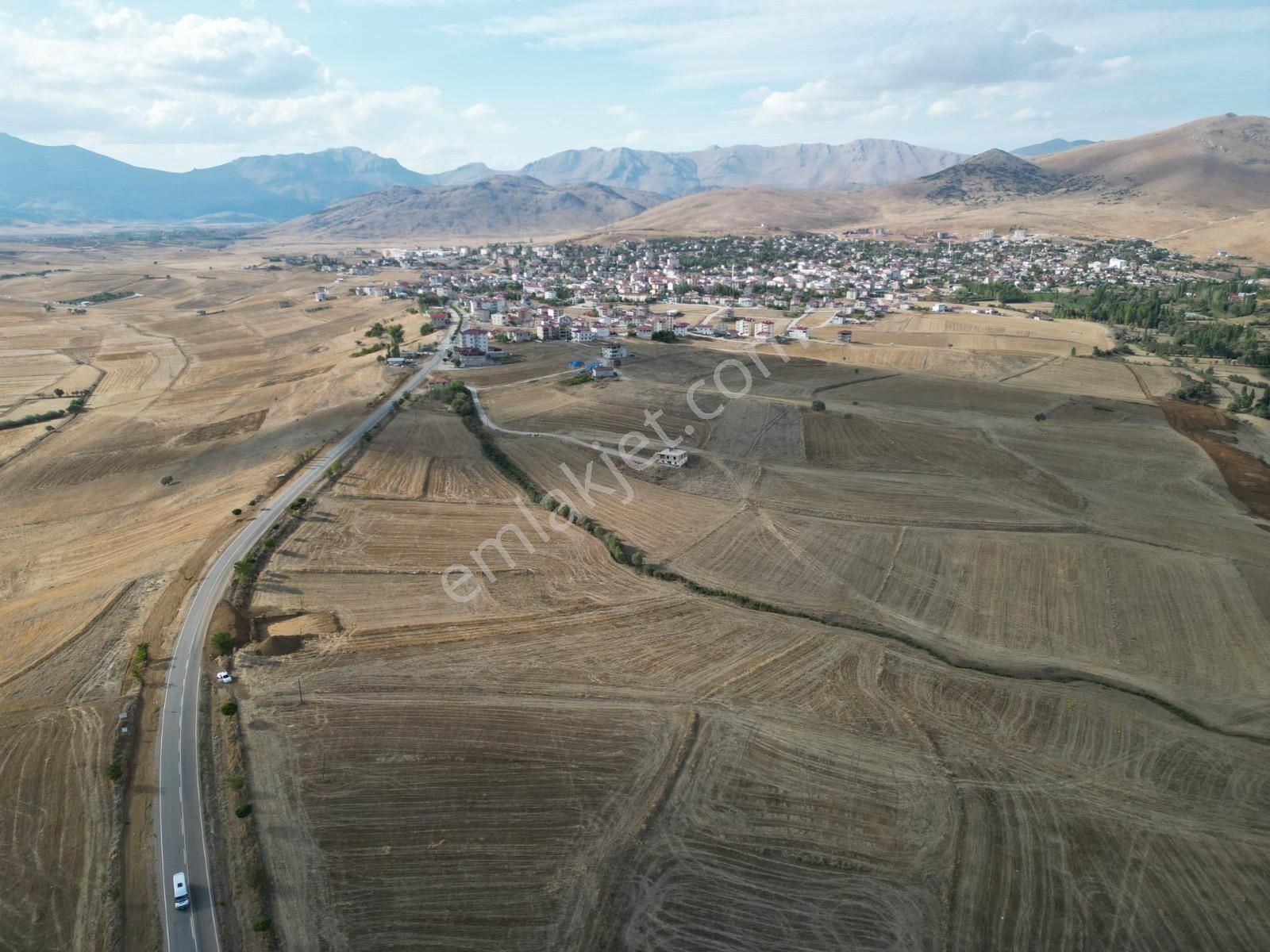 Tufanbeyli İstiklal Mah. Konut İmarlı 575 M² Satılık Müstakil Tapulu Arsa - Görsel 4