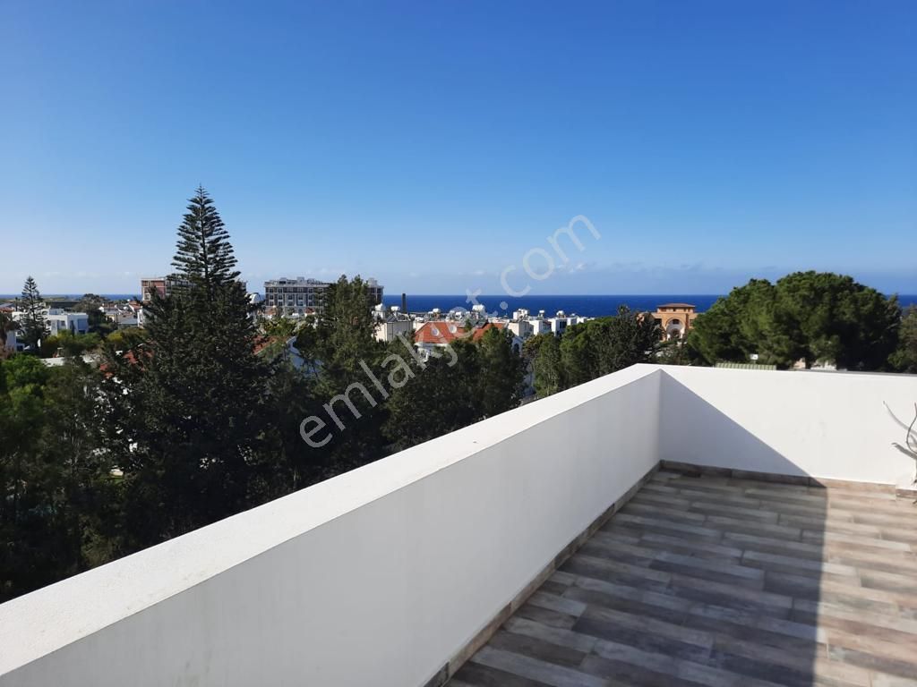 Girne Karaoğlanoğlu'nda Satılık Lüks 3+1 Villa - Görsel 12