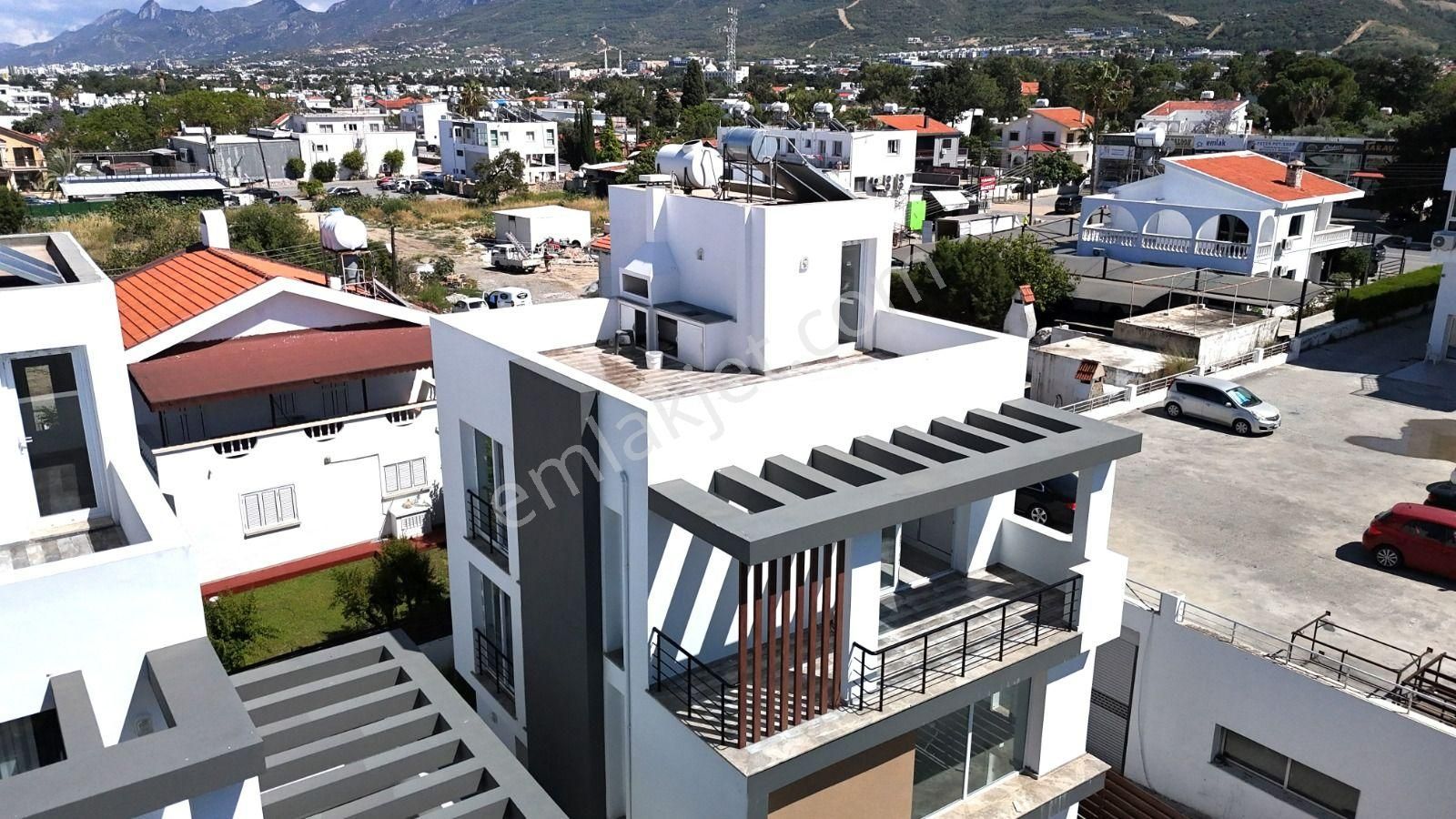 Girne Karaoğlanoğlu'nda Satılık Lüks 3+1 Villa - Görsel 2