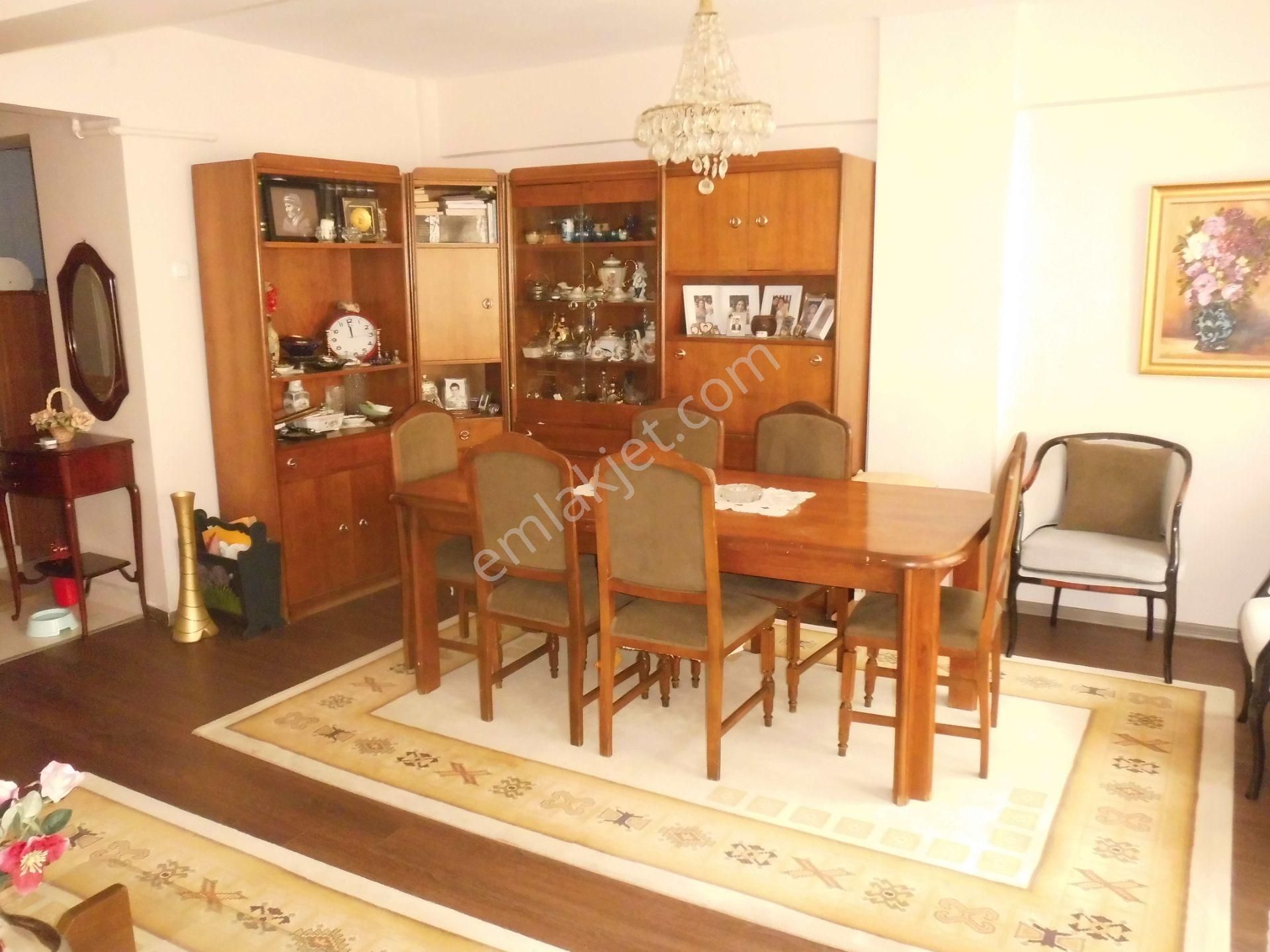 Nalbantoğlunda Ara Kat Satılı Çift Cepheli Daire - Görsel 3