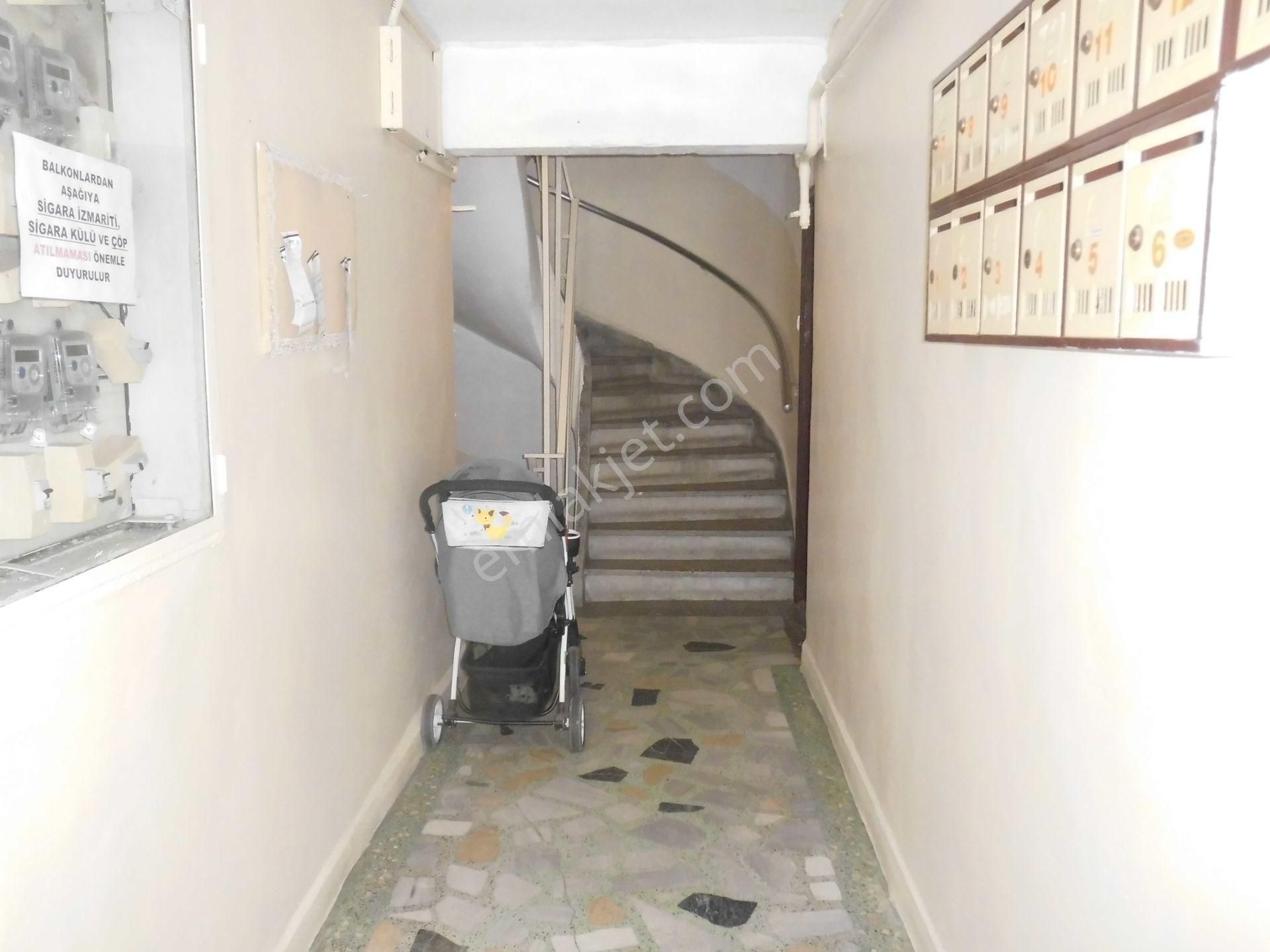 Nalbantoğlunda Ara Kat Satılı Çift Cepheli Daire - Görsel 7