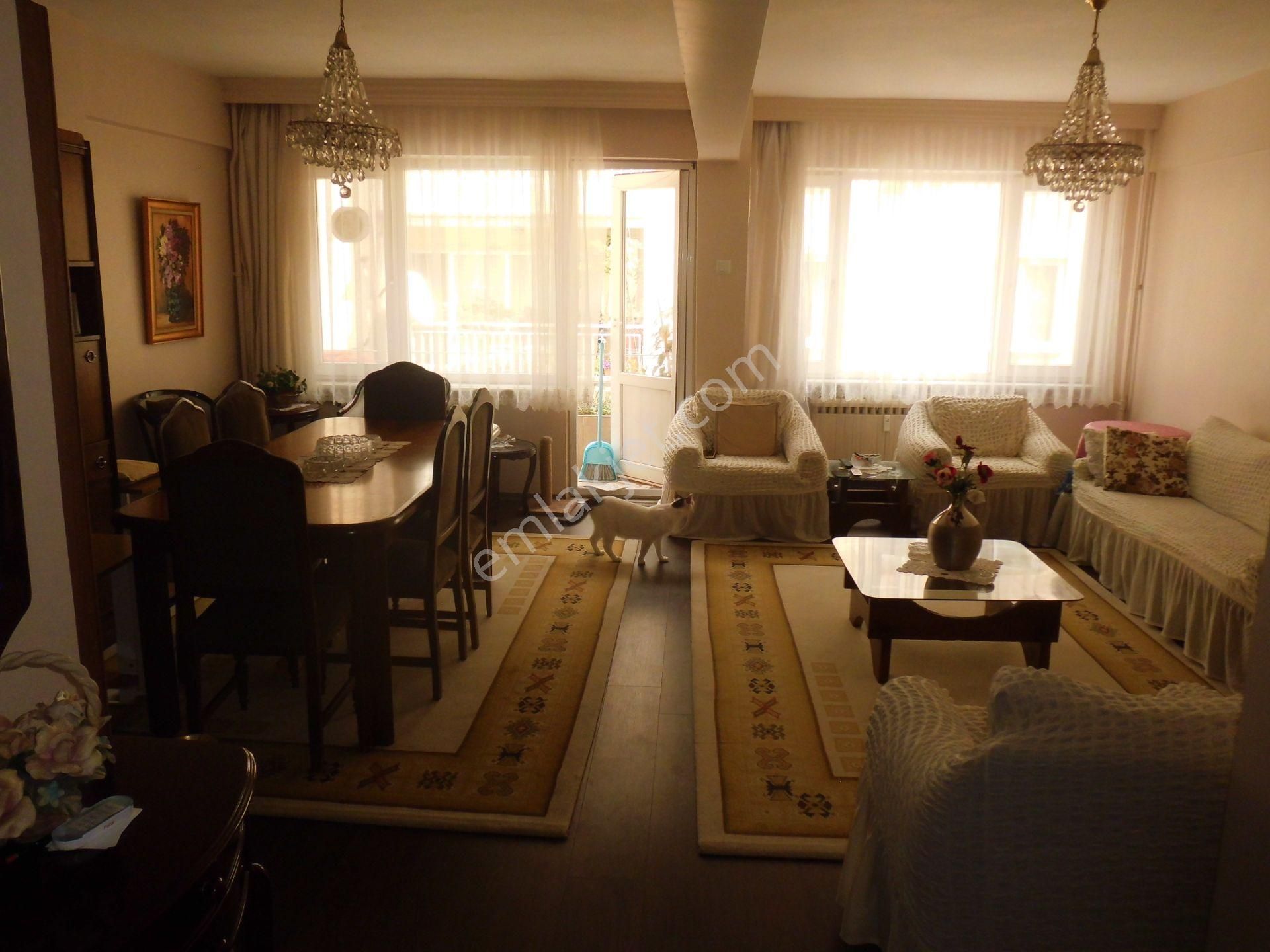 Nalbantoğlunda Ara Kat Satılı Çift Cepheli Daire - Görsel 2