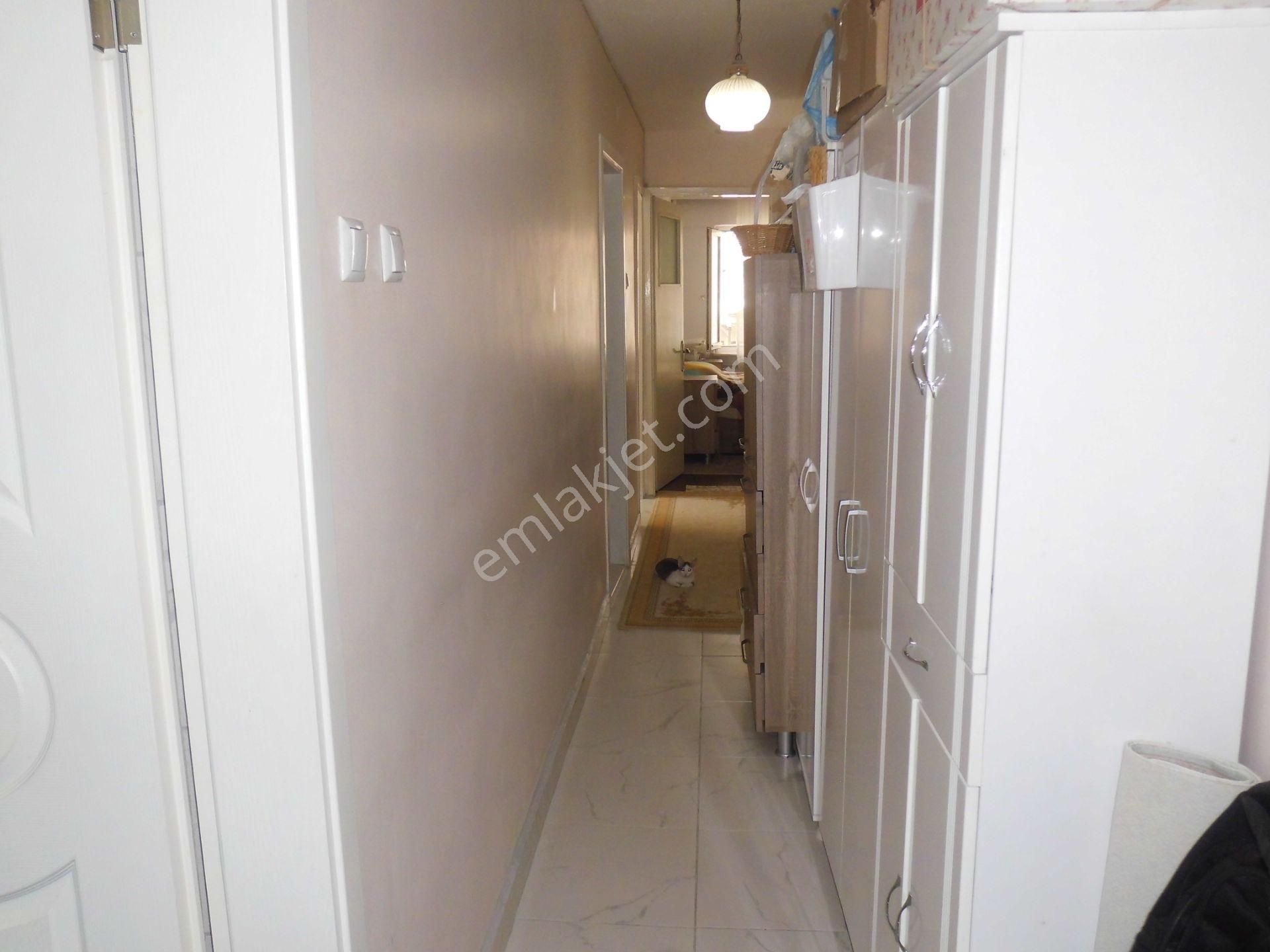 Nalbantoğlunda Ara Kat Satılı Çift Cepheli Daire - Görsel 15