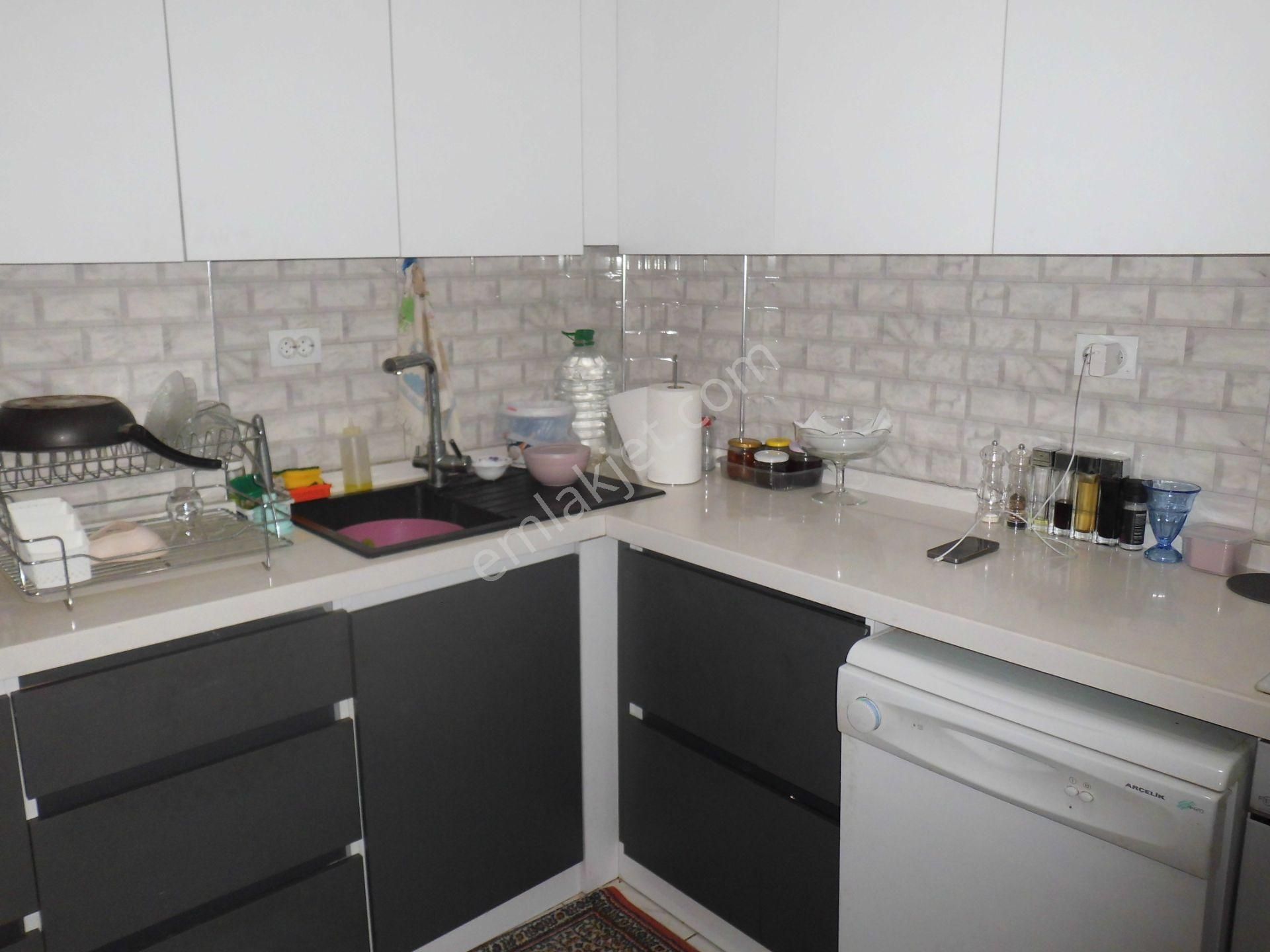 Nalbantoğlunda Ara Kat Satılı Çift Cepheli Daire - Görsel 12