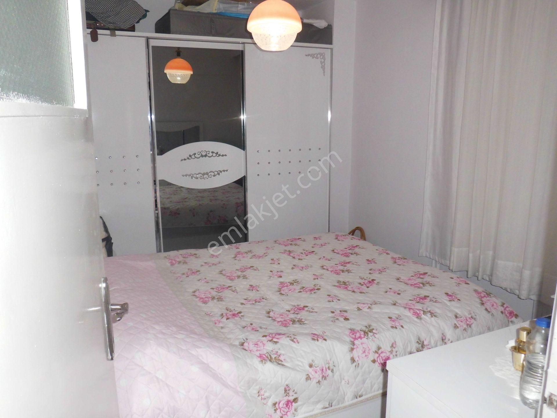 Nalbantoğlunda Ara Kat Satılı Çift Cepheli Daire - Görsel 20