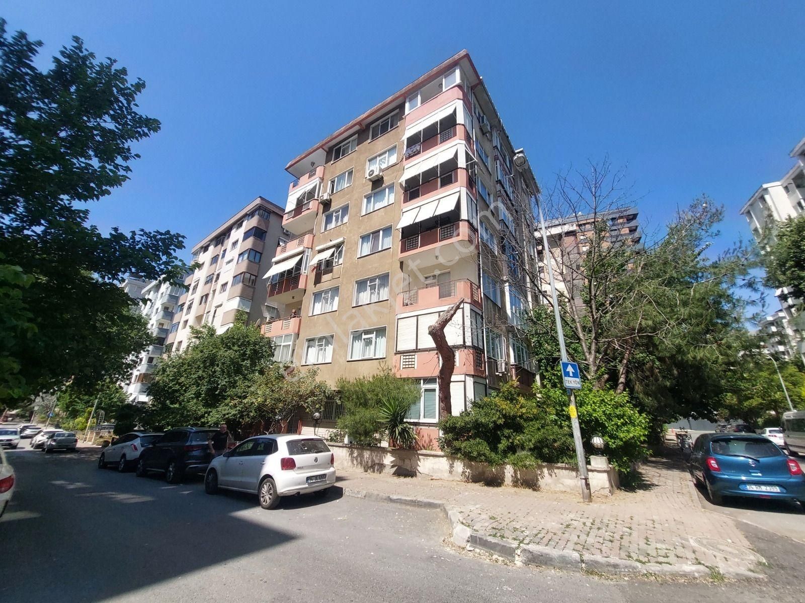 Kadıköy Kozyatağı Satılık Daire  MET'DEN KOZYATAĞIN'DA MİNİBÜS CADDESİNE ÇOK YAKIN 85 m2 NET 3+1