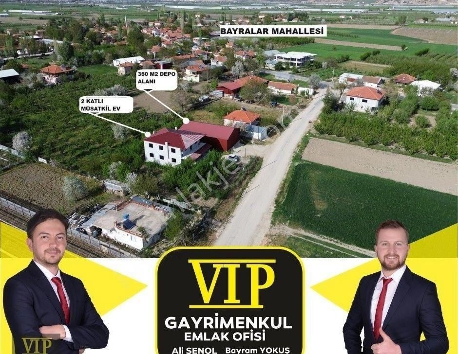 Elmalı Bayralar Satılık Müstakil Ev VIP GAYRİMENKUL' den Bayralar da 2 Katlı Ev,Depo ve Bahçesi