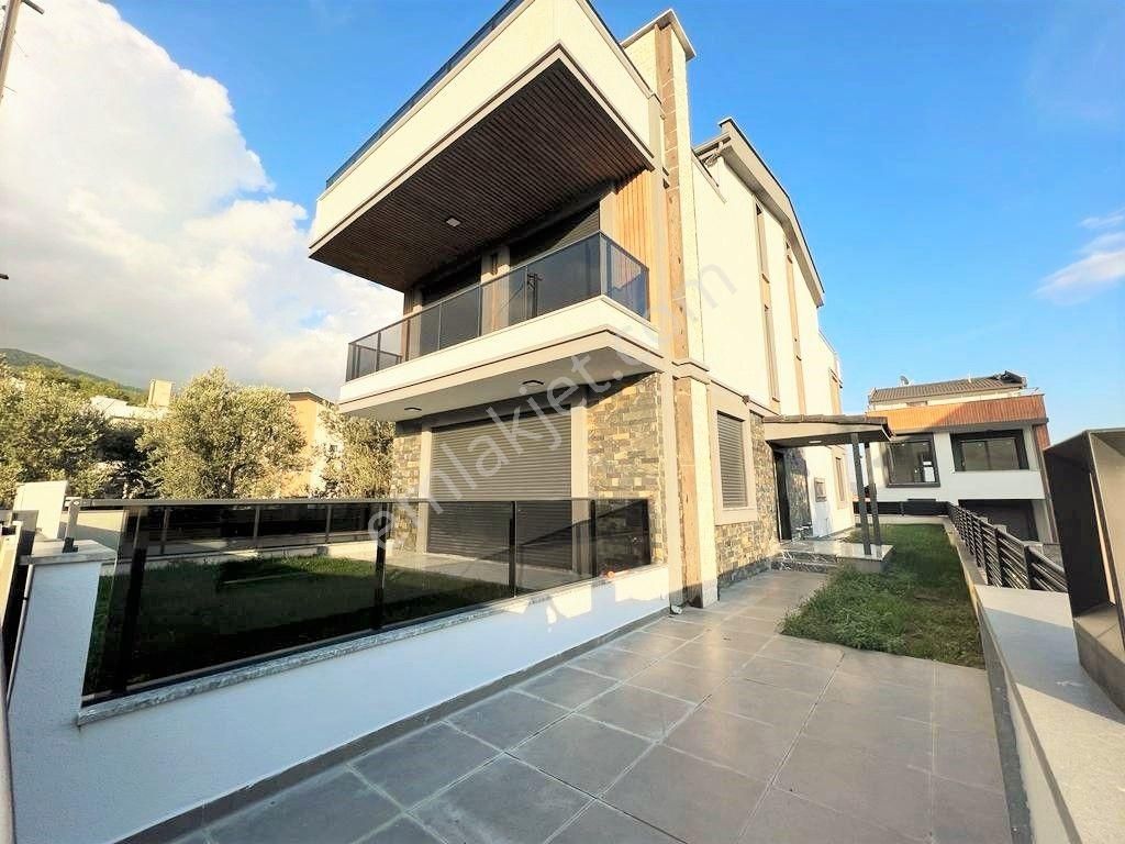 Edremit Güre Satılık Villa  AKÇAY ARAS EMLAKTAN GÜREDE MUHTEŞEM KONUMDA 3+1 VİLLA