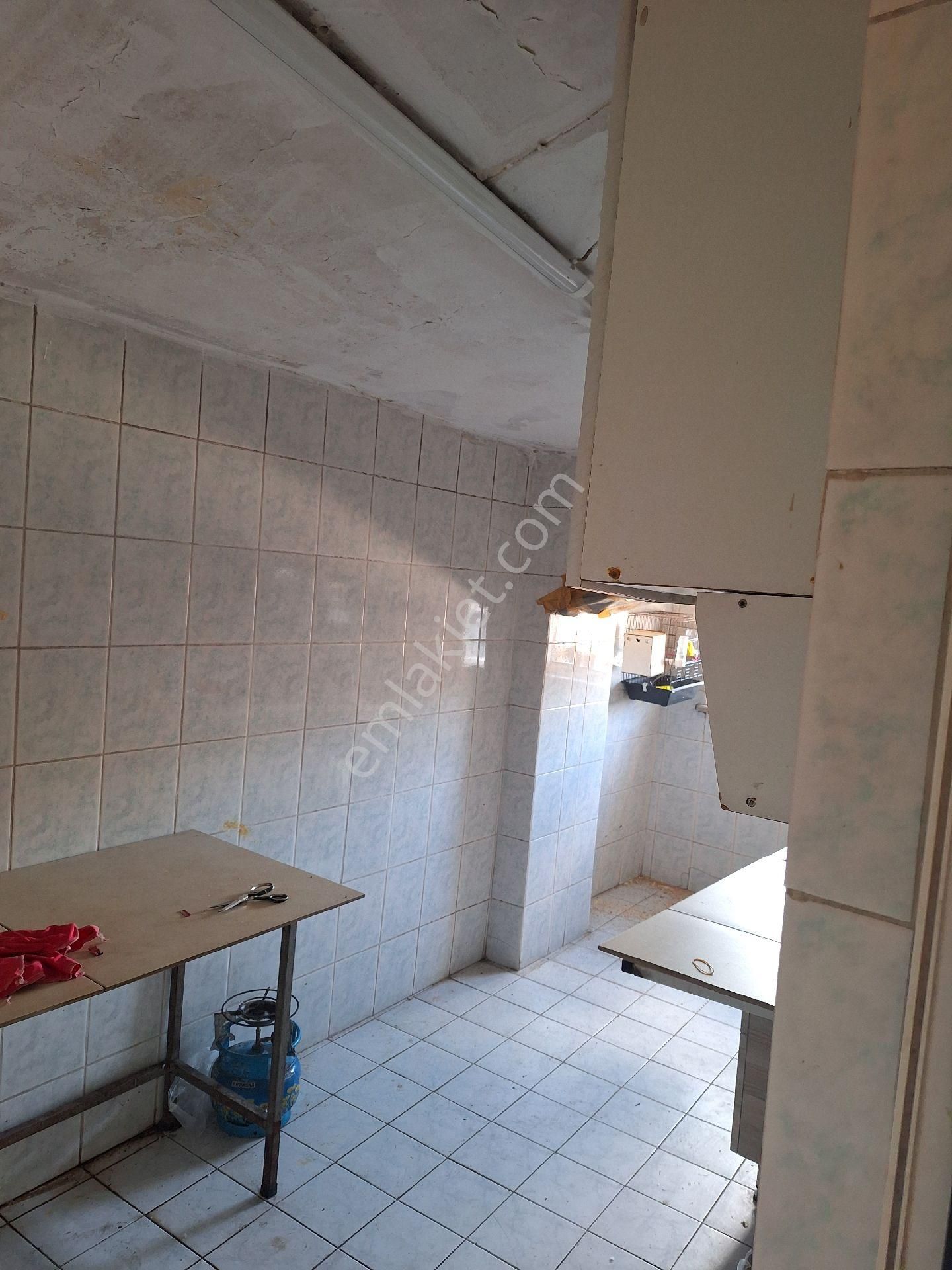 Satılık İş Hanı Katı Kullanım Alanı Ferah Tavan Yapısı Meyilli Betan Hasır İmalatı Uygun - Görsel 4