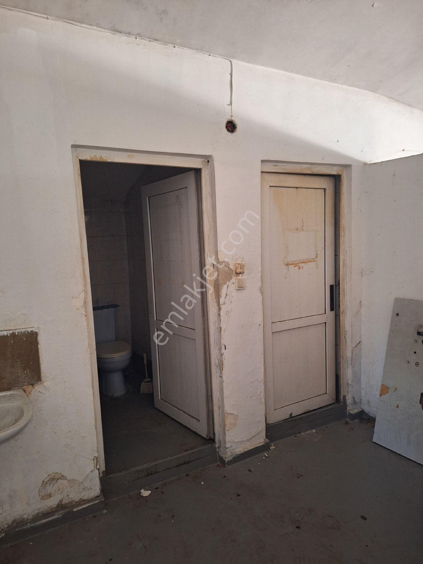 Satılık İş Hanı Katı Kullanım Alanı Ferah Tavan Yapısı Meyilli Betan Hasır İmalatı Uygun - Görsel 3