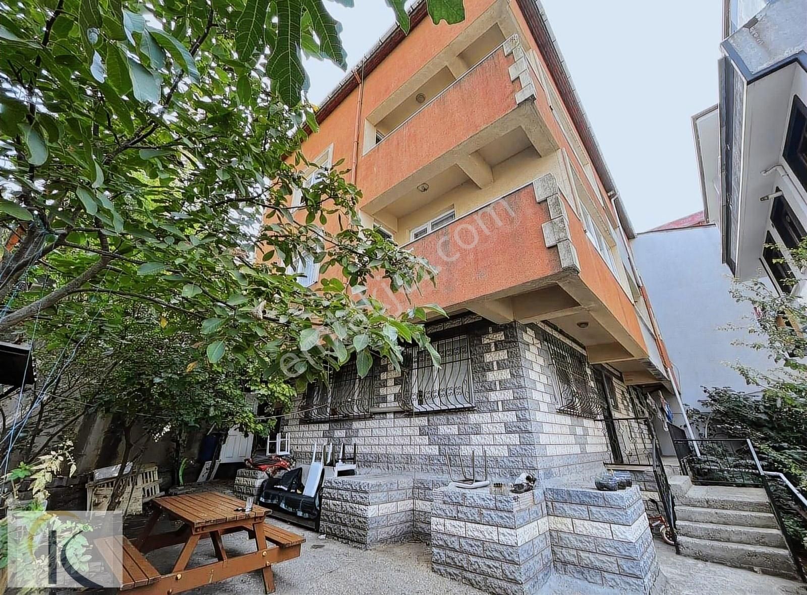 Sancaktepe Safa Satılık Bina SANCAKTEPE'DE 238 M² ARSALI KAT MÜLKİYETLİ KOMPLE SATILIK BİNA.