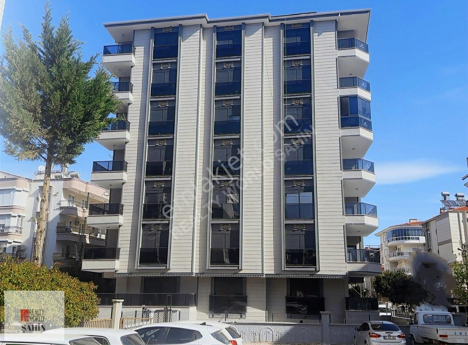 Serik Merkez Satılık Daire SERİK MERKEZ MAH. 4+1 205 M² KATTA TEK SATILIK LÜX DAİRE