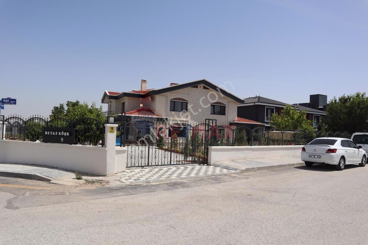 Çankaya Prof. Dr. Ahmet Taner Kışlalı Kiralık Villa YENİ BAĞLICA MAHALLESİ'NDE 5+2 KİRALIK VİLLA