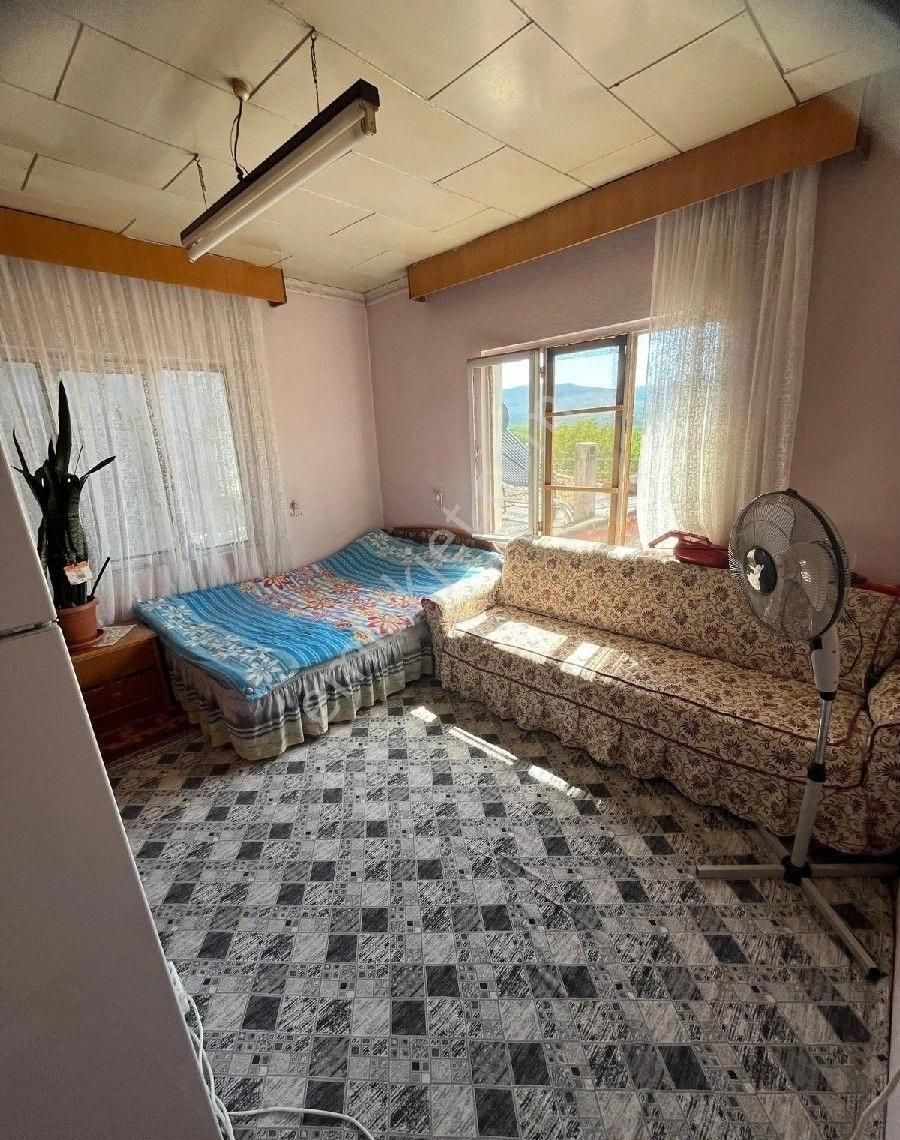 Bergama Kozak ( Göbeller) Köyünde Satılık Köy Evi - Görsel 4