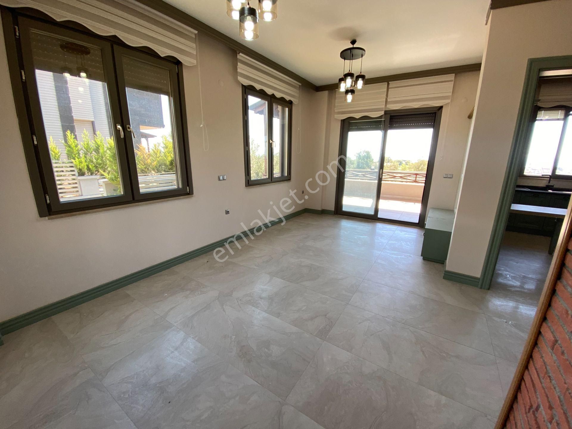 Altınoluk İlkbahr'dan 580m2 Arsa İçinde Müstakil Havuzlu Kapalı Otoparklı Modern Villa - Görsel 5