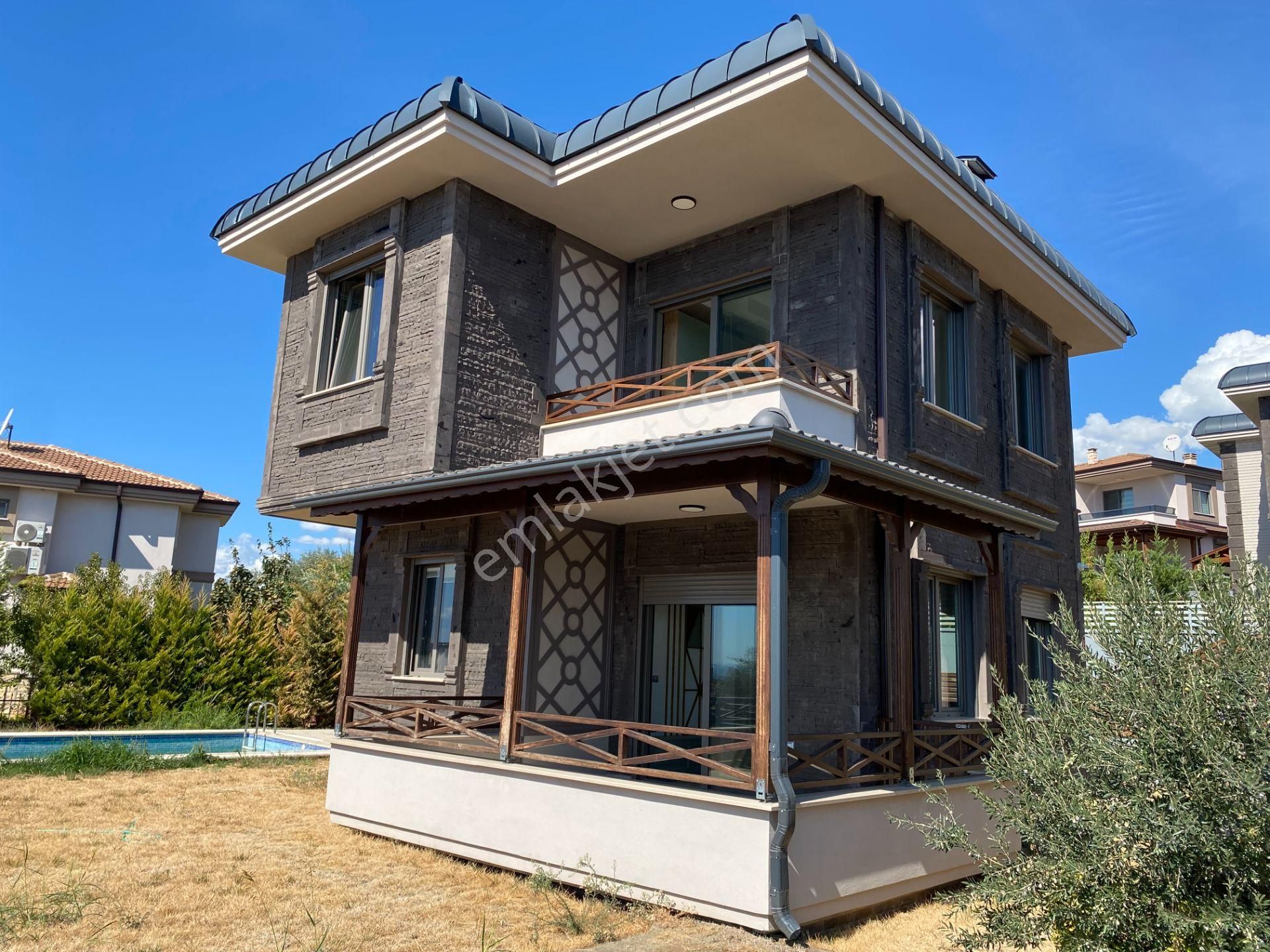 Altınoluk İlkbahr'dan 580m2 Arsa İçinde Müstakil Havuzlu Kapalı Otoparklı Modern Villa - Görsel 40