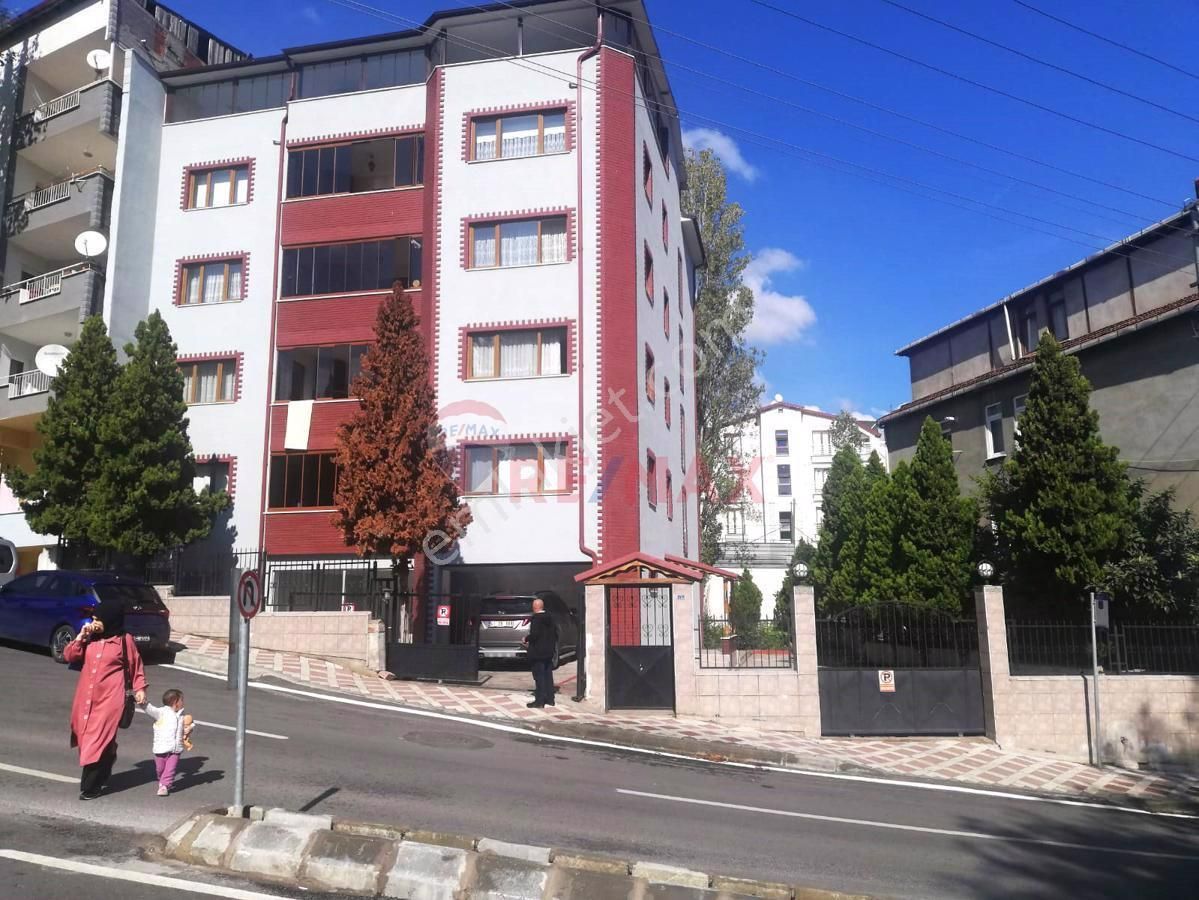 İzmit Kuruçeşme Fatih Satılık Daire İZMİT KURUÇEŞME MERKEZDE CADDE ÜZERİNDE SATILIK 4+1 ARAKAT DAİRE