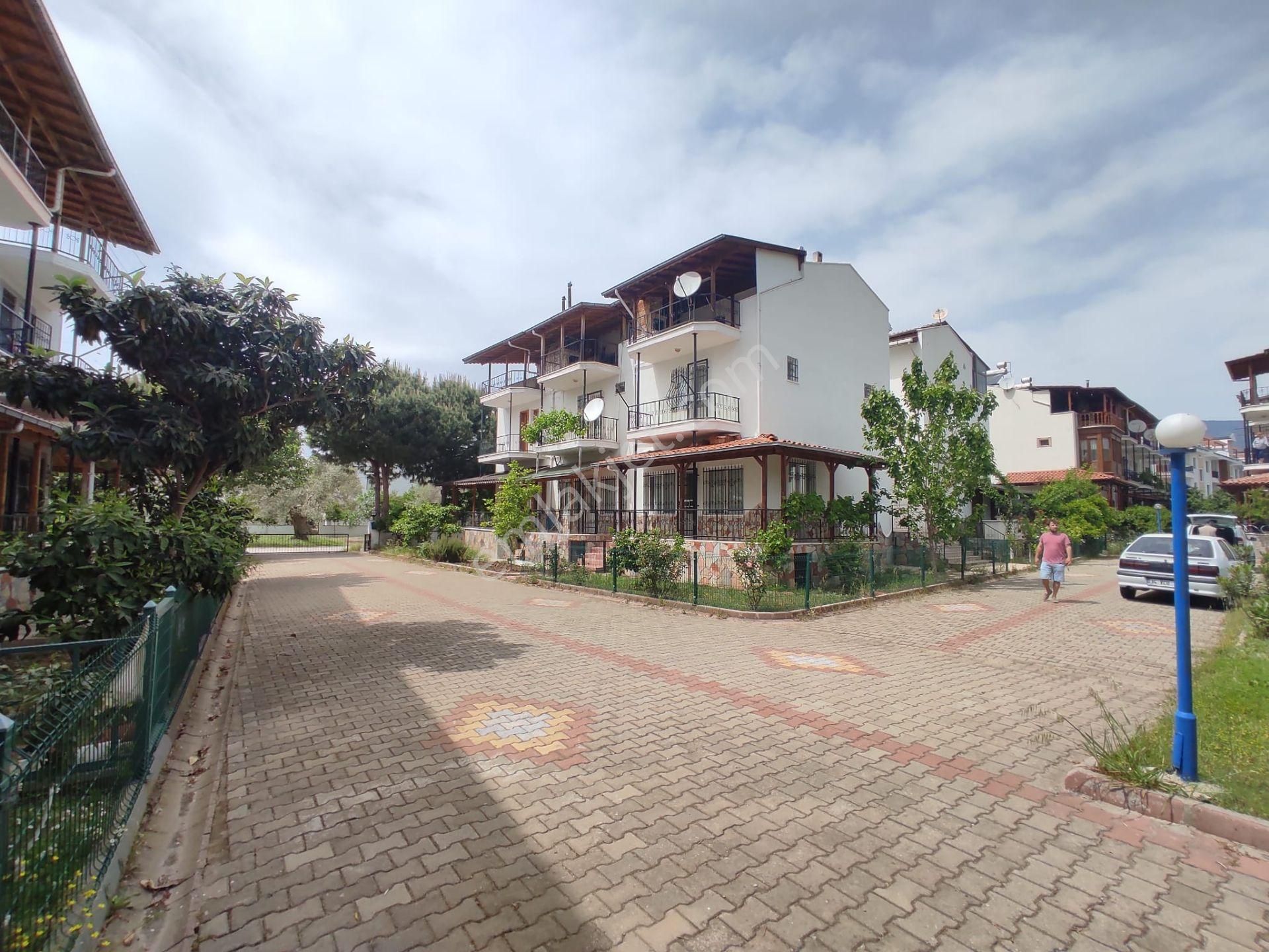 Edremit Güre Satılık Villa  BUSE EMLAKTAN GÜREDE 4+1 TRİPLEKS VİLLA