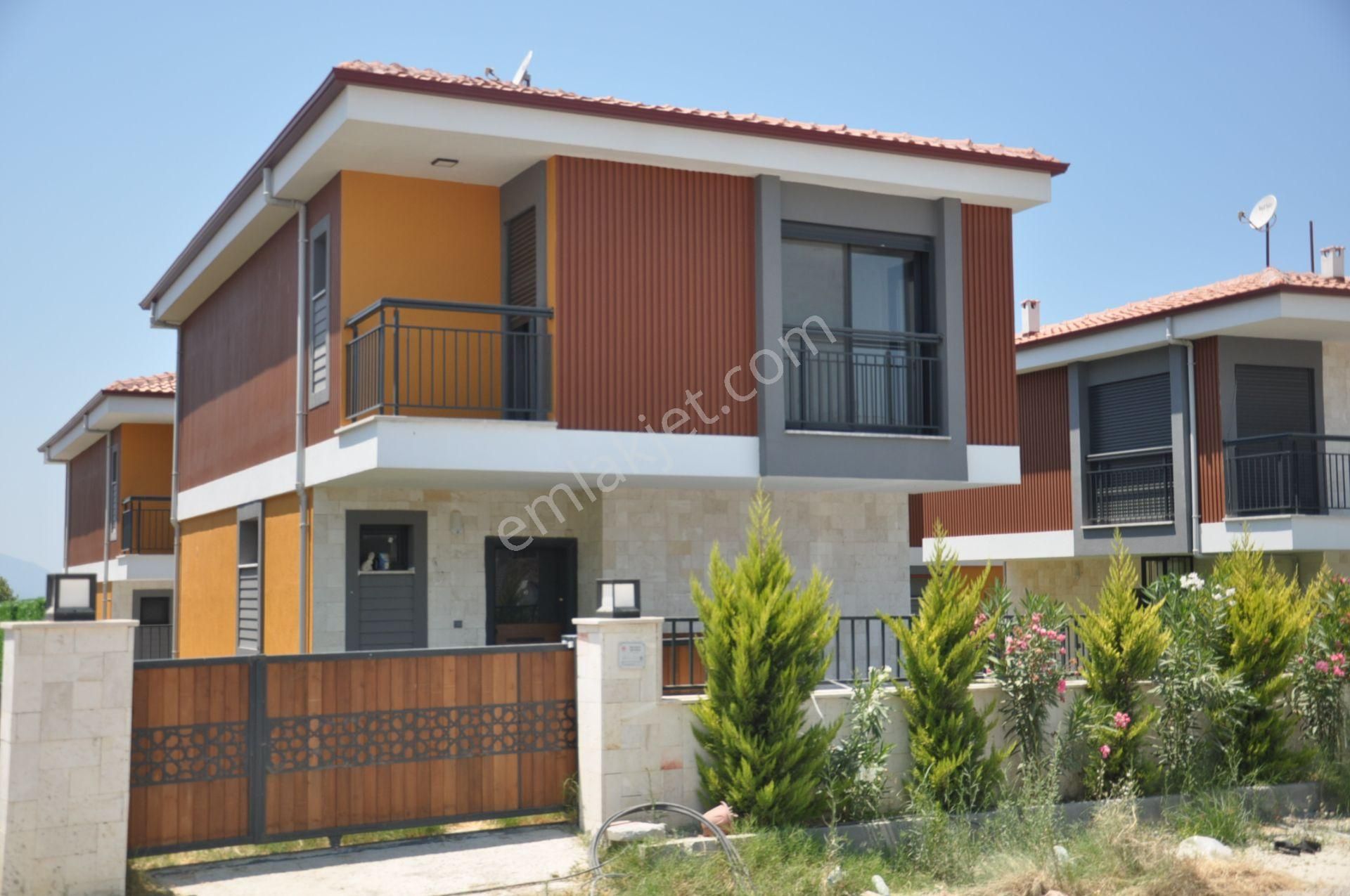 Kuşadası Davutlar Satılık Villa  DAVUTLARDA ÖZEL HAVUZLU&OTOPARKLI MÜSTAKİL 3+1 FIRSAT YENİ VİLLA