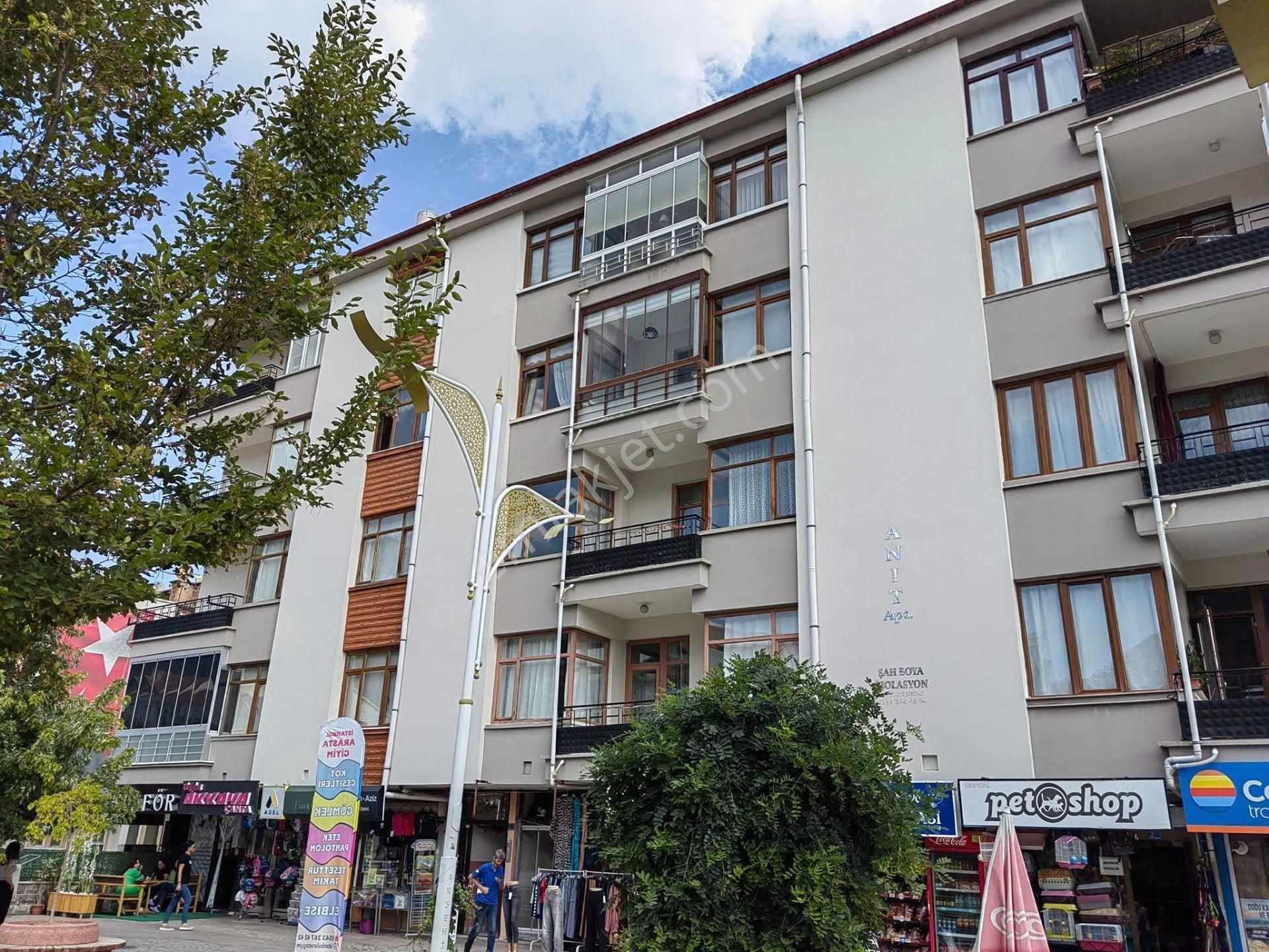 Akşehir Selçuk Satılık Daire  NASREDDİN  EMLAKTAN  ÇARŞI  MERKEZDE  SATILIK DAİRE