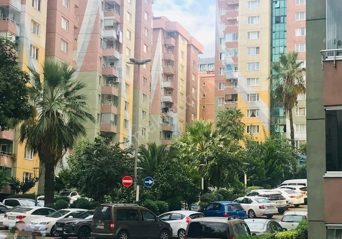 Kağıthane Merkez Kiralık Daire Merkezde Şelale Evlerinde Havuz Manzaralı Lüks Daire