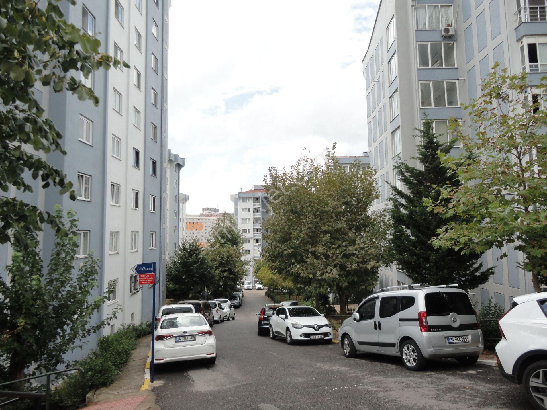 Pendik Sülüntepe Satılık Daire  PENDİK YAYALAR METROYA 3 DK.İSKANLI SİTE 4.KAT 130m2 SATILIK 3+1