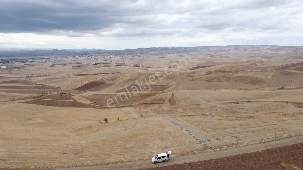 Akyurt Teberik Satılık Tarla  AKYURT MERKEZİNE 4 KM FABRİKALARA 3 KM HAVAALANINA 8 KM FIRSAT--