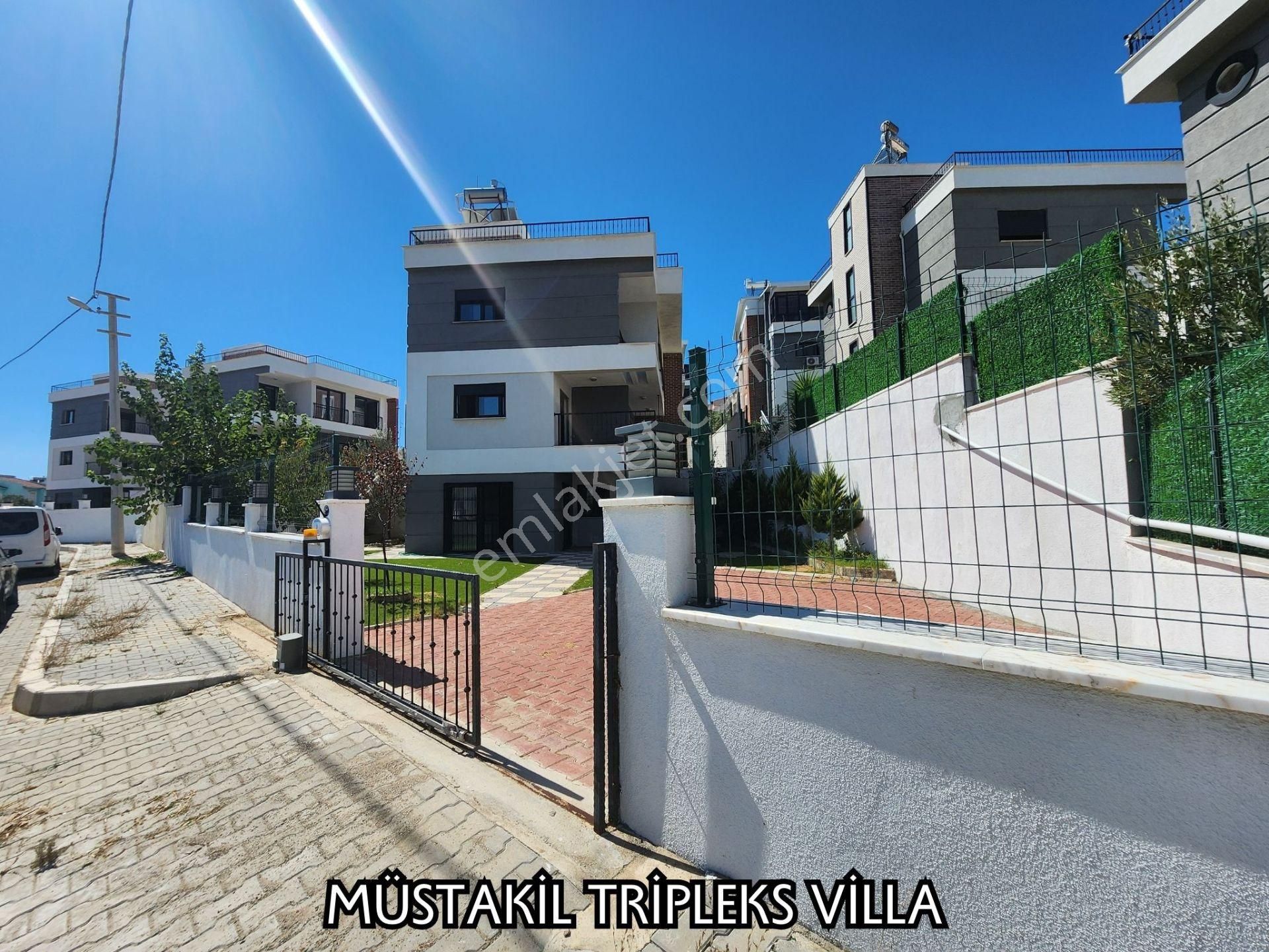 Seferihisar Tepecik Satılık Villa  İzmir Seferihisar Akarca’da Satılık Müstakil Tripleks Villa