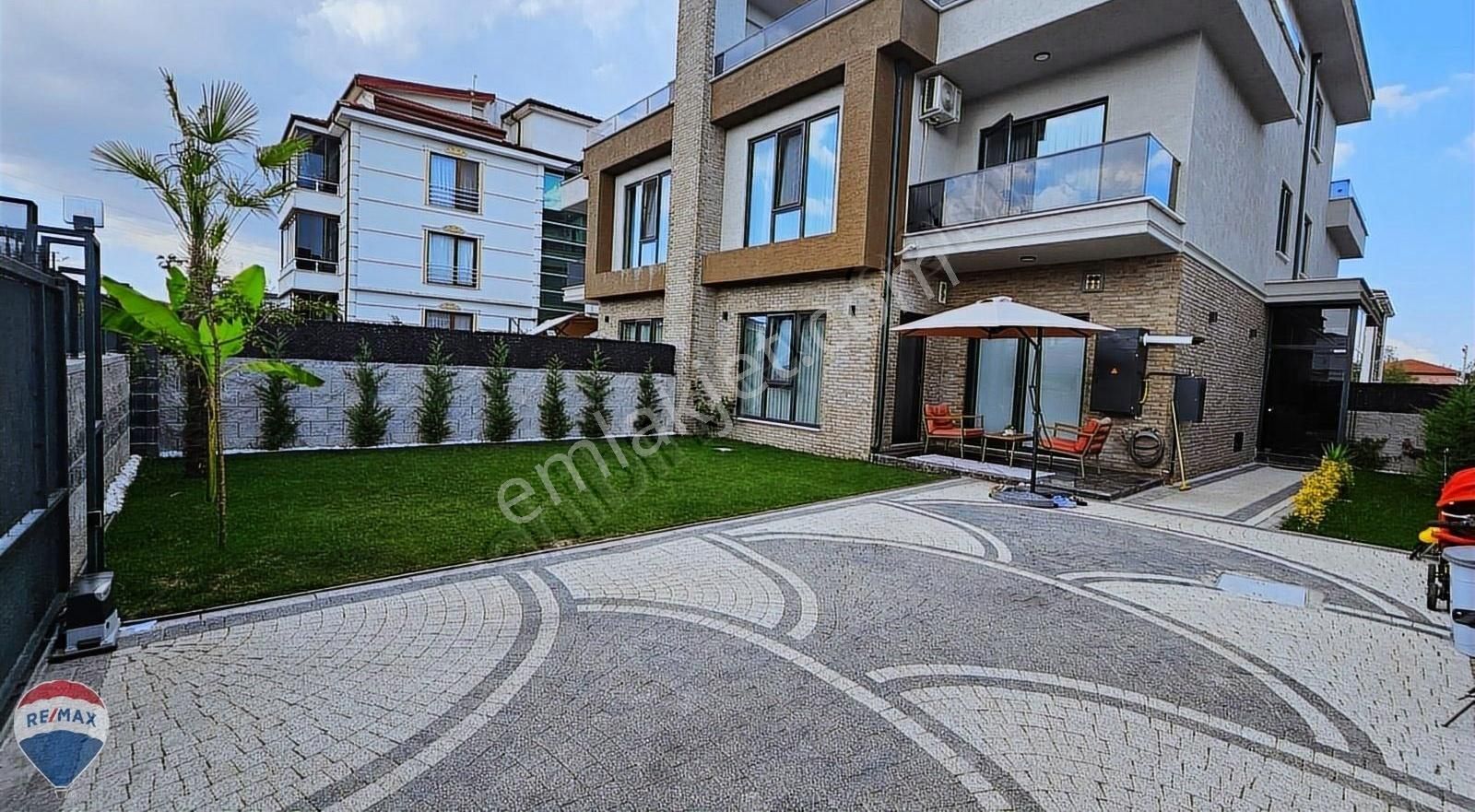 Serdivan Yazlık Satılık Villa Serdivan'da Özel Bahçeye Açılan Müstakil Girişli Satılık Vilamız