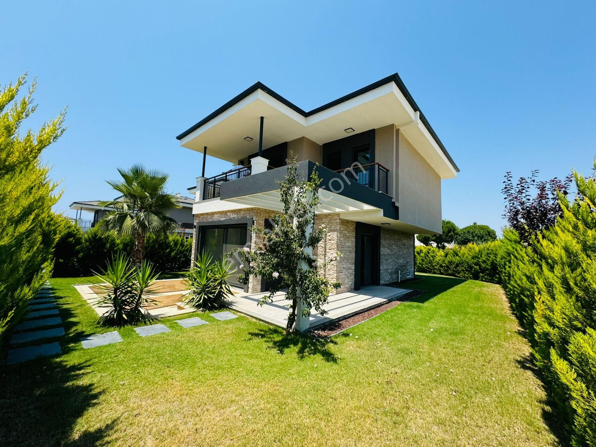 Kuşadası Davutlar Satılık Villa  Denize Yürüme Mesafesinde Satılık 3+1 Müstakil Villa