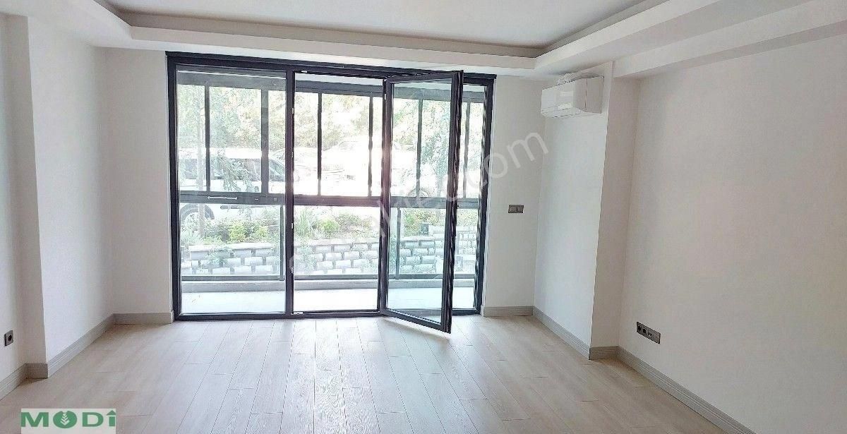 Üsküdar Altunizade Satılık Daire Validebağ sitesi  sıfır binada otoparklı satılık 3+1 daire