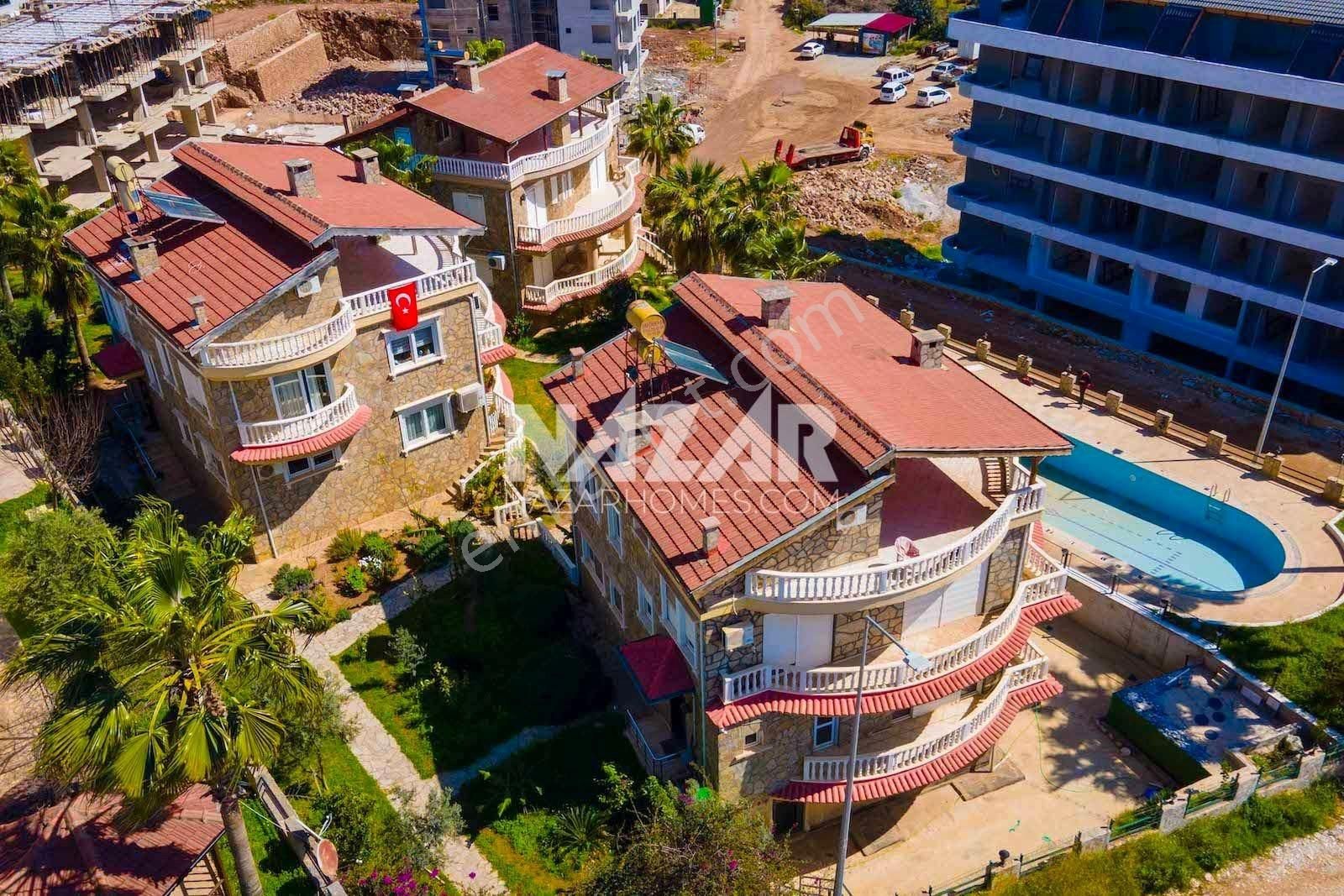 Oba Mahallesi'nde Satılık 4+1 Eşyalı Tripleks Villa